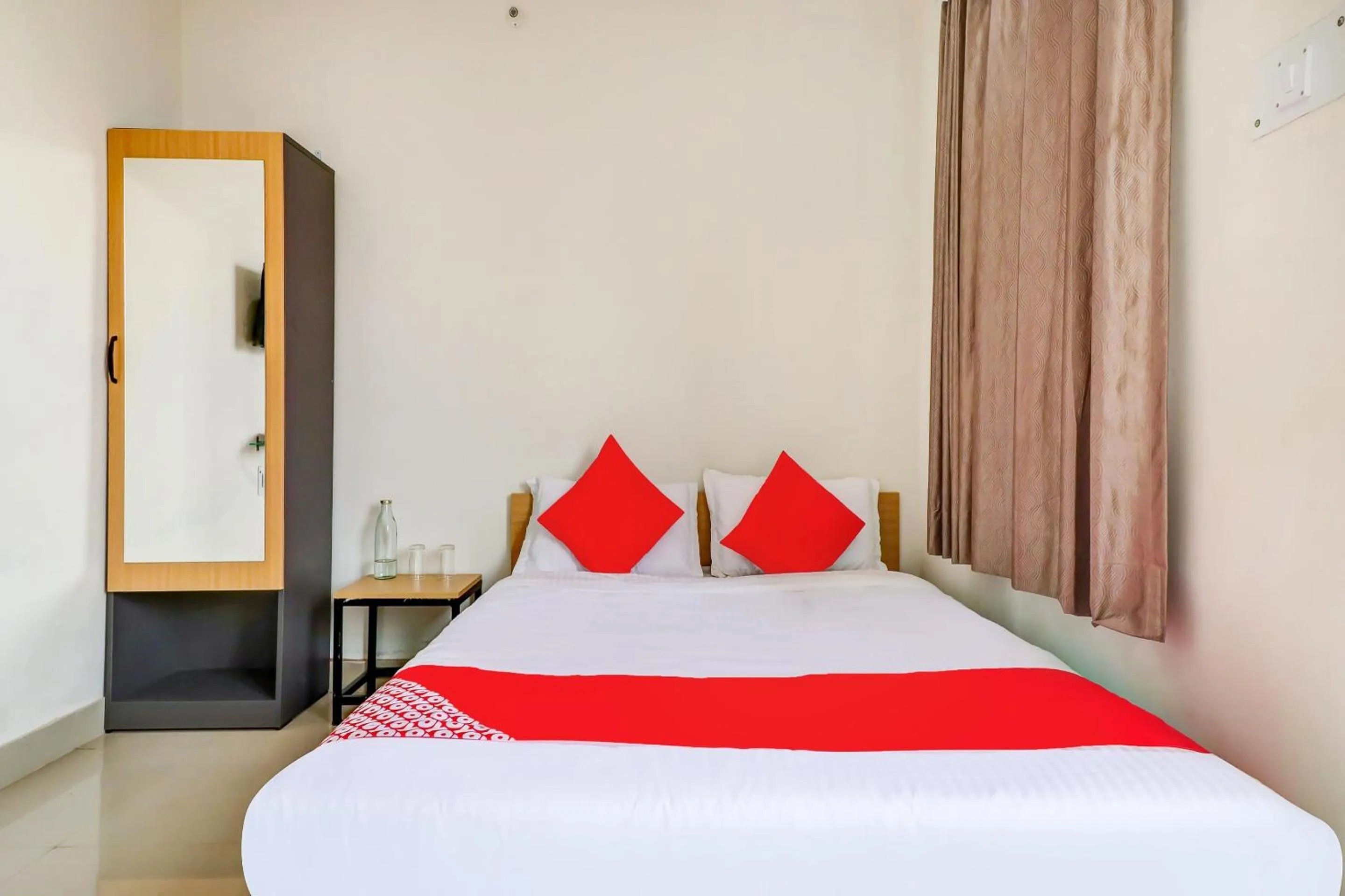 Bedroom, Bed in Hotel O Hotel Outline