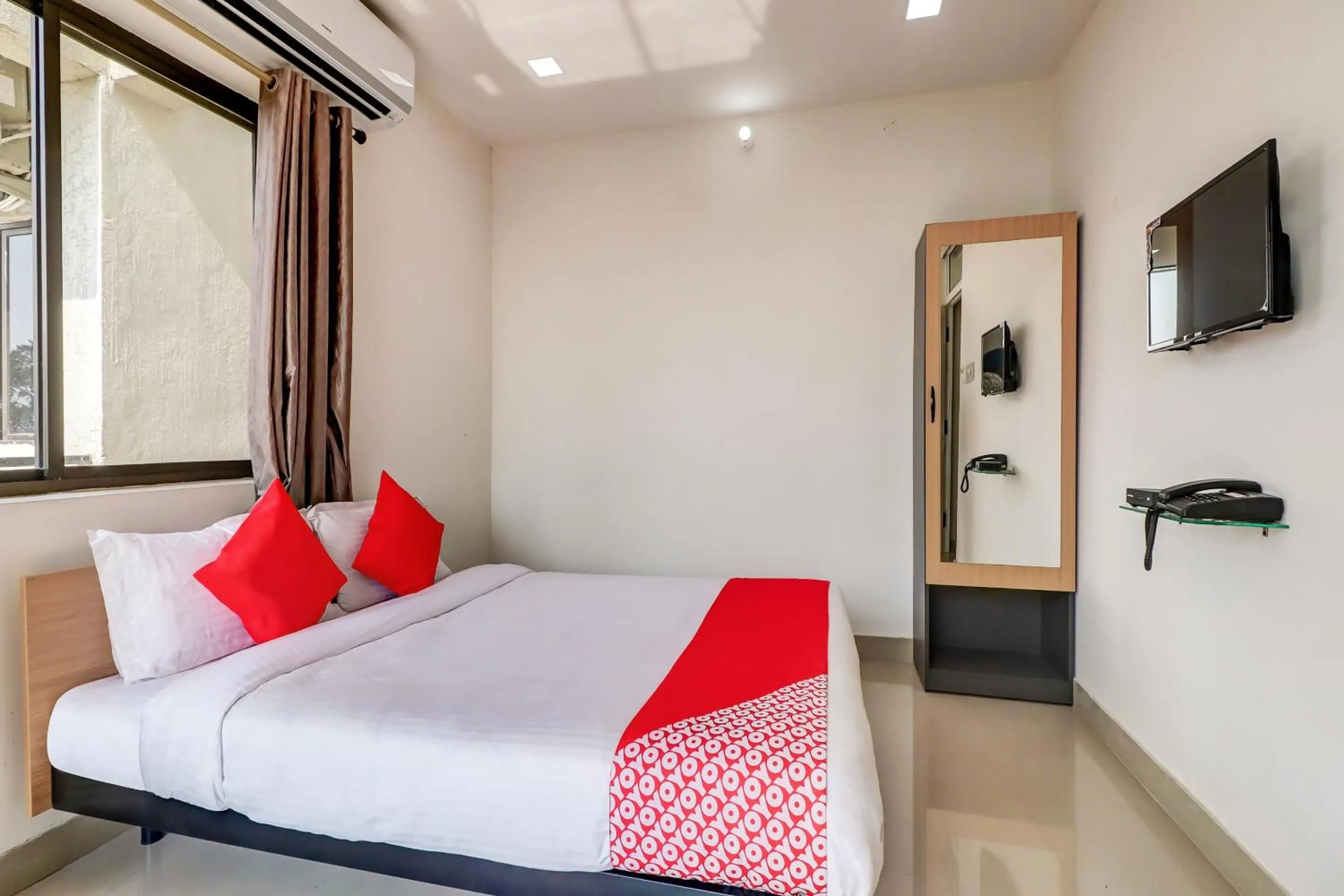 Bedroom, Bed in Hotel O Hotel Outline