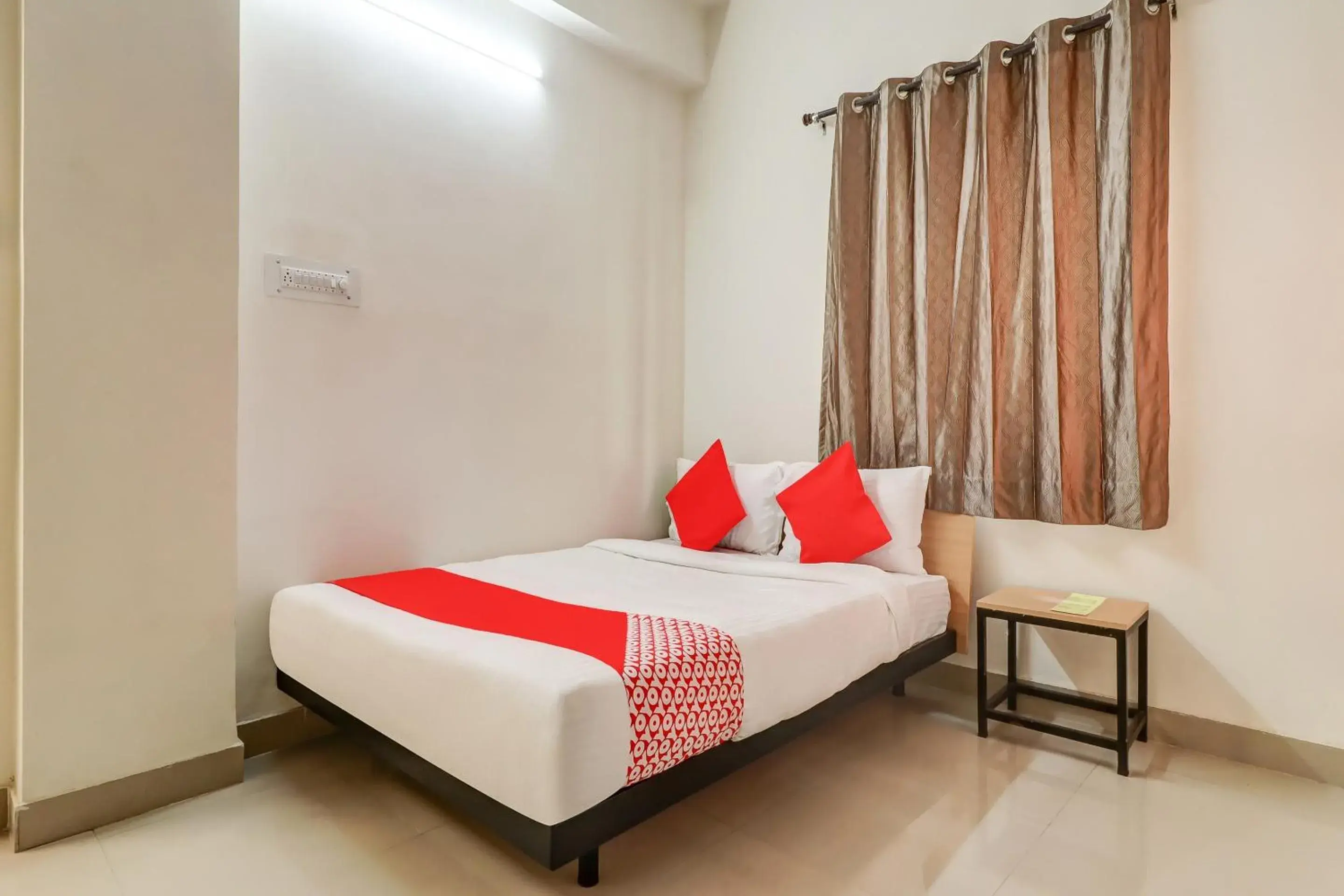 Deluxe Double Room - single occupancy in Hotel O Hotel Outline Deluxe Double Room - single occupancy in Hotel O Hotel Outline