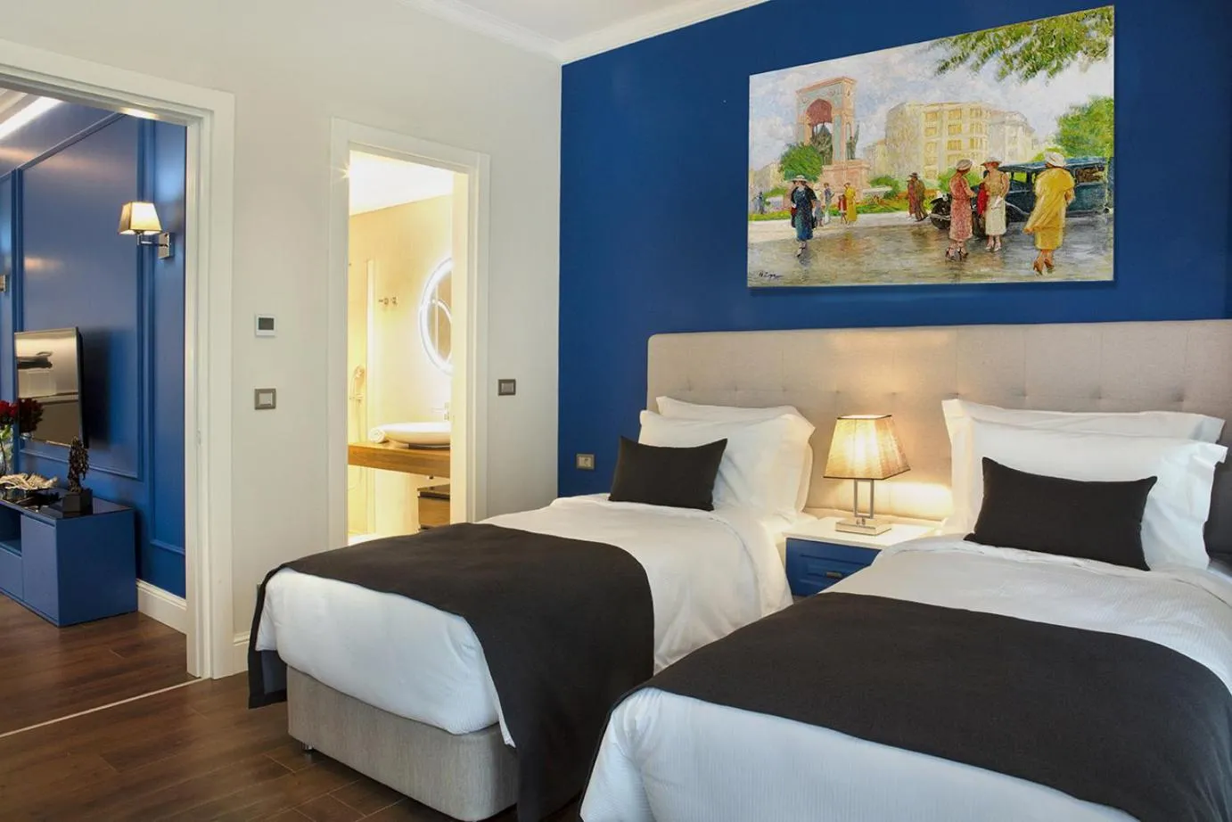 Bedroom, Bed in Garlon Residence