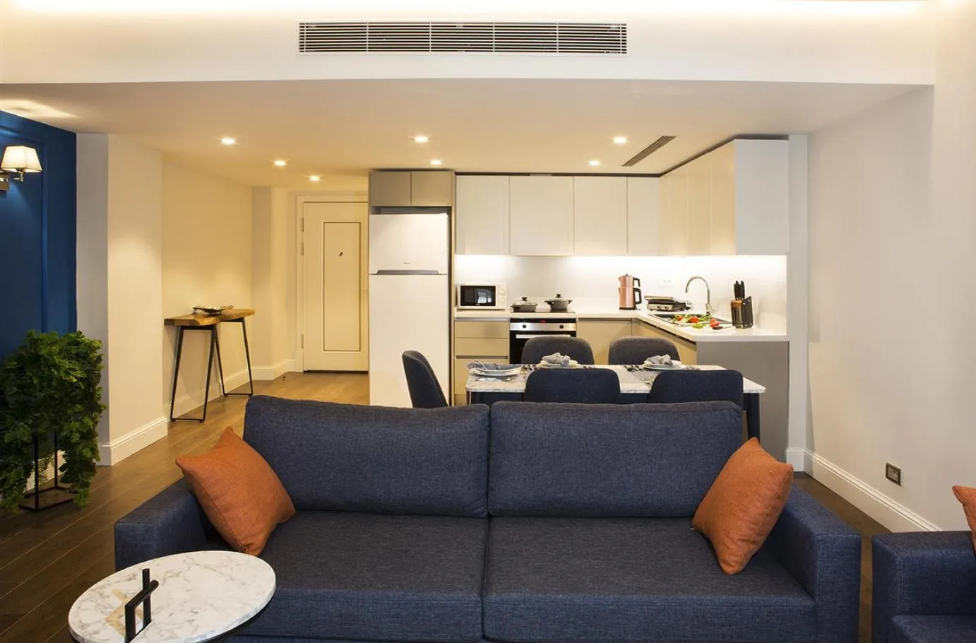 Facade/entrance in Garlon Residence