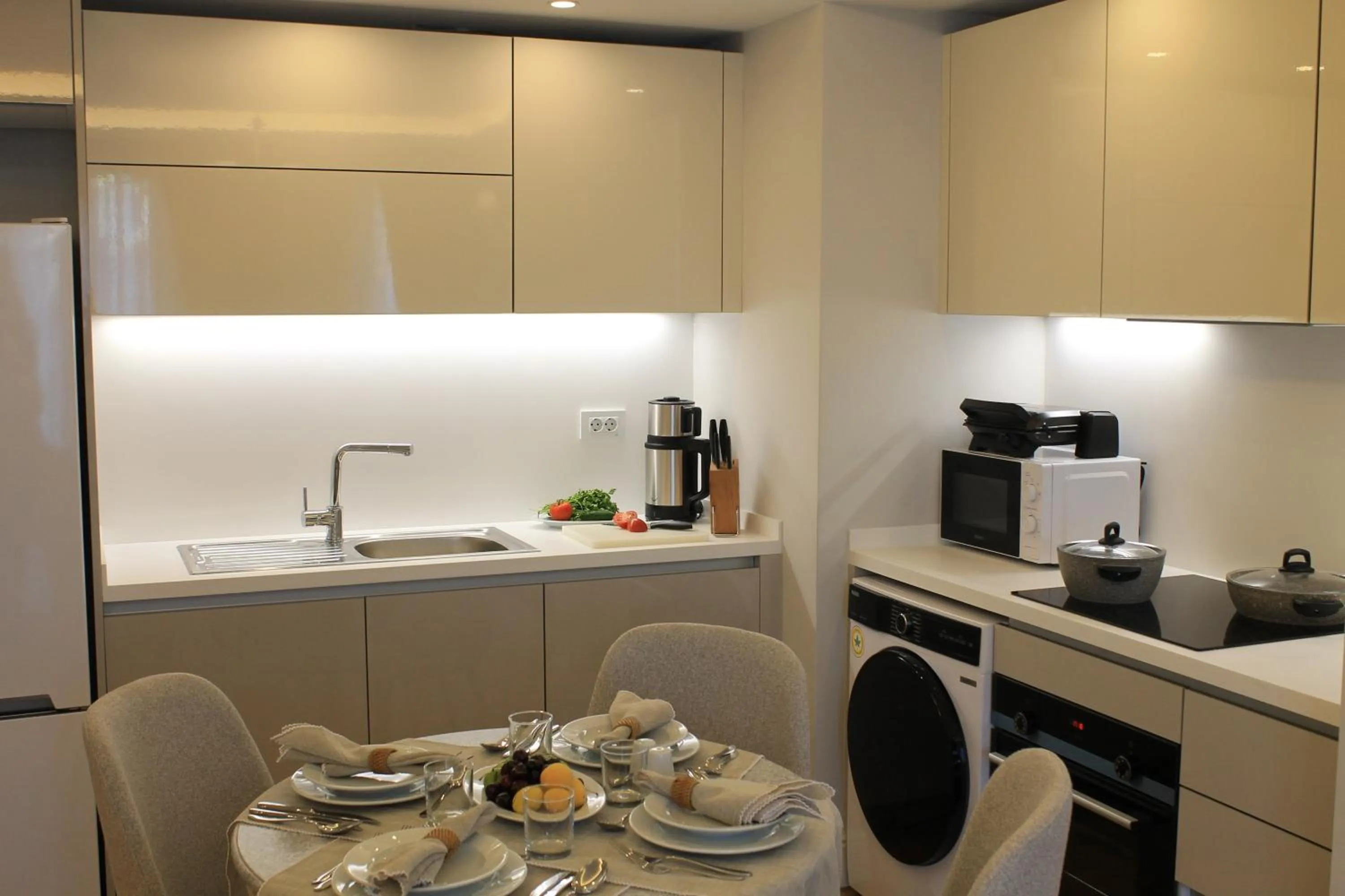 Kitchen or kitchenette in Garlon Residence