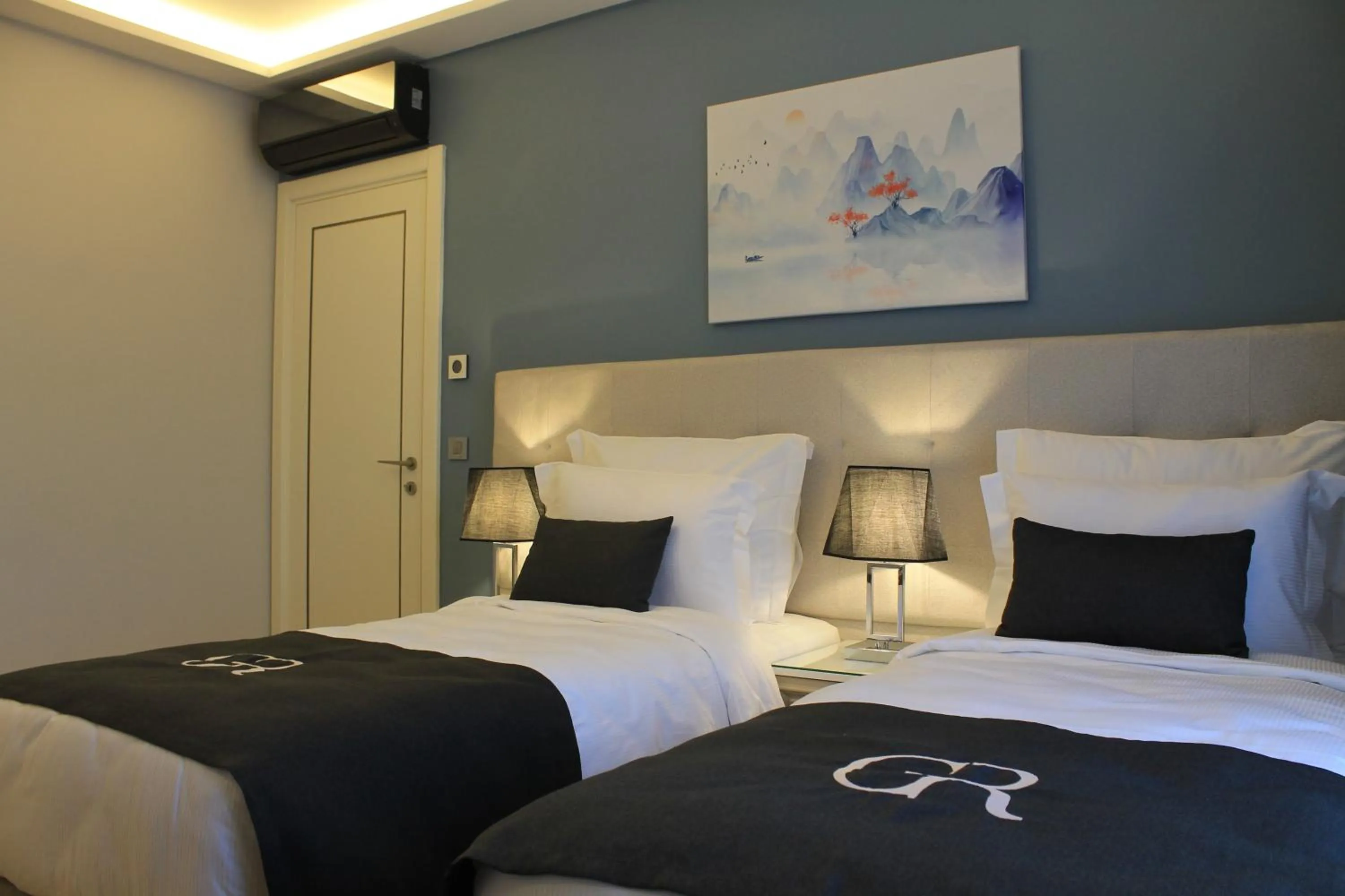 Bedroom, Bed in Garlon Residence