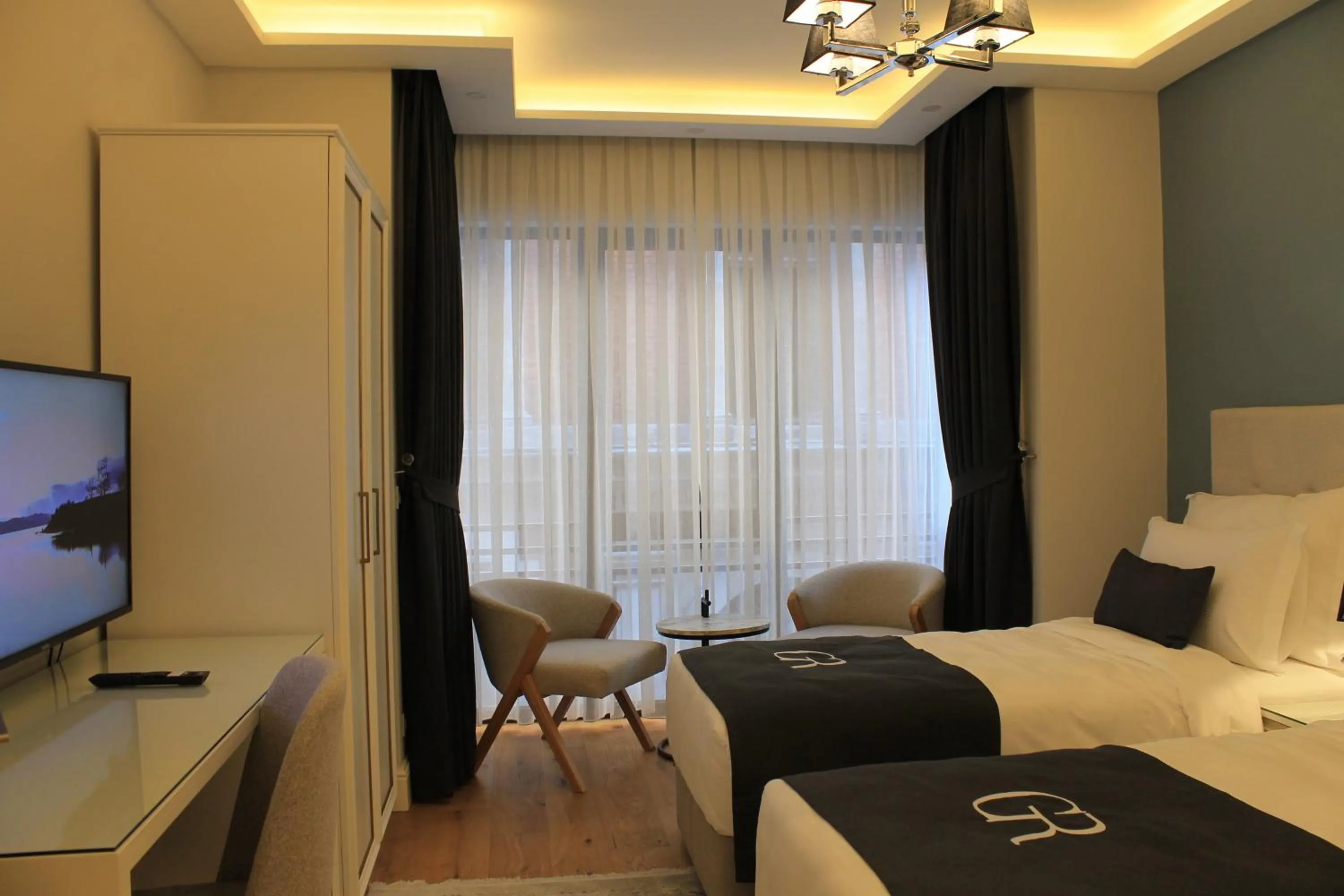 Bedroom, Bed in Garlon Residence