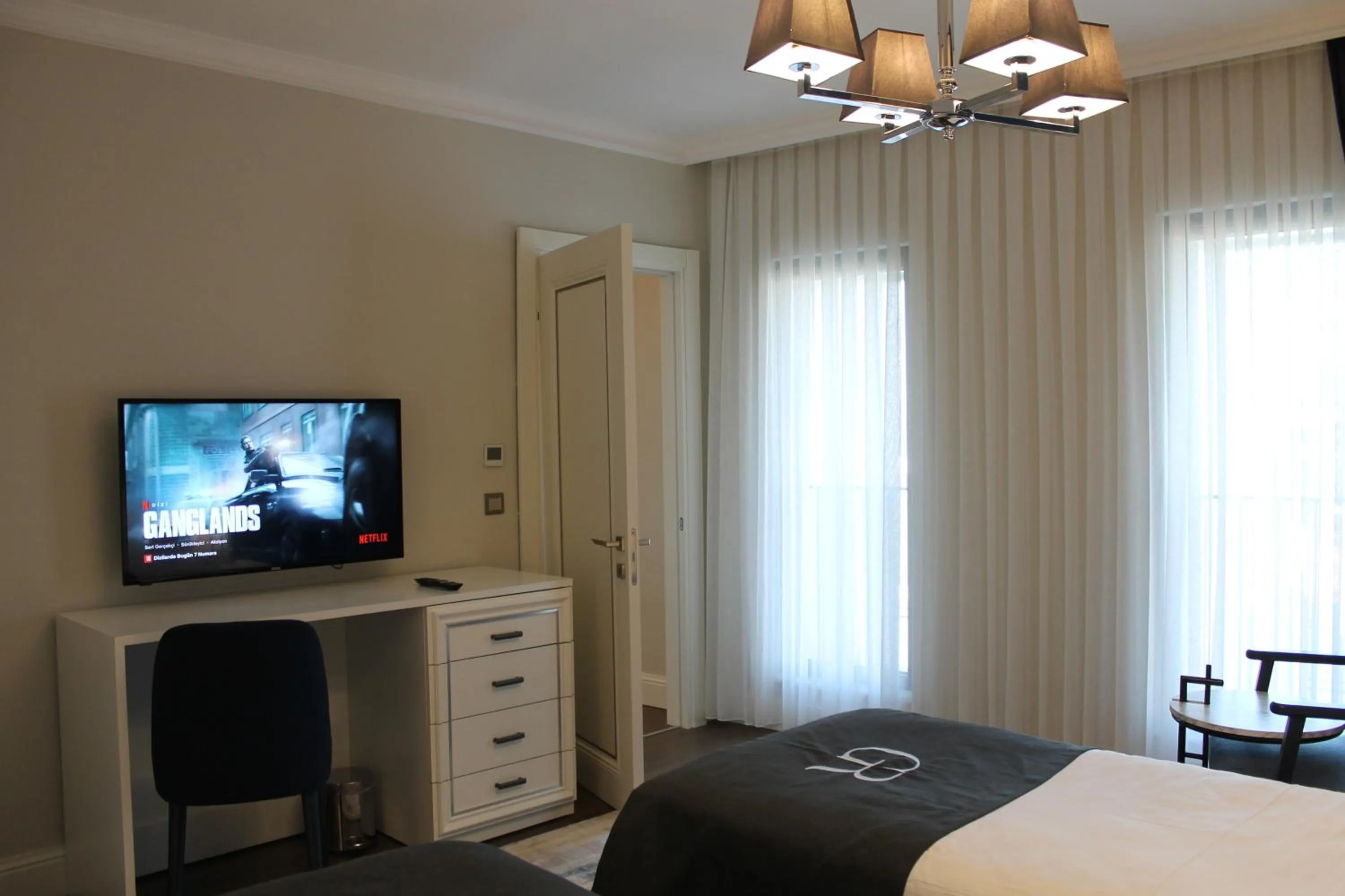 Bed in Garlon Residence