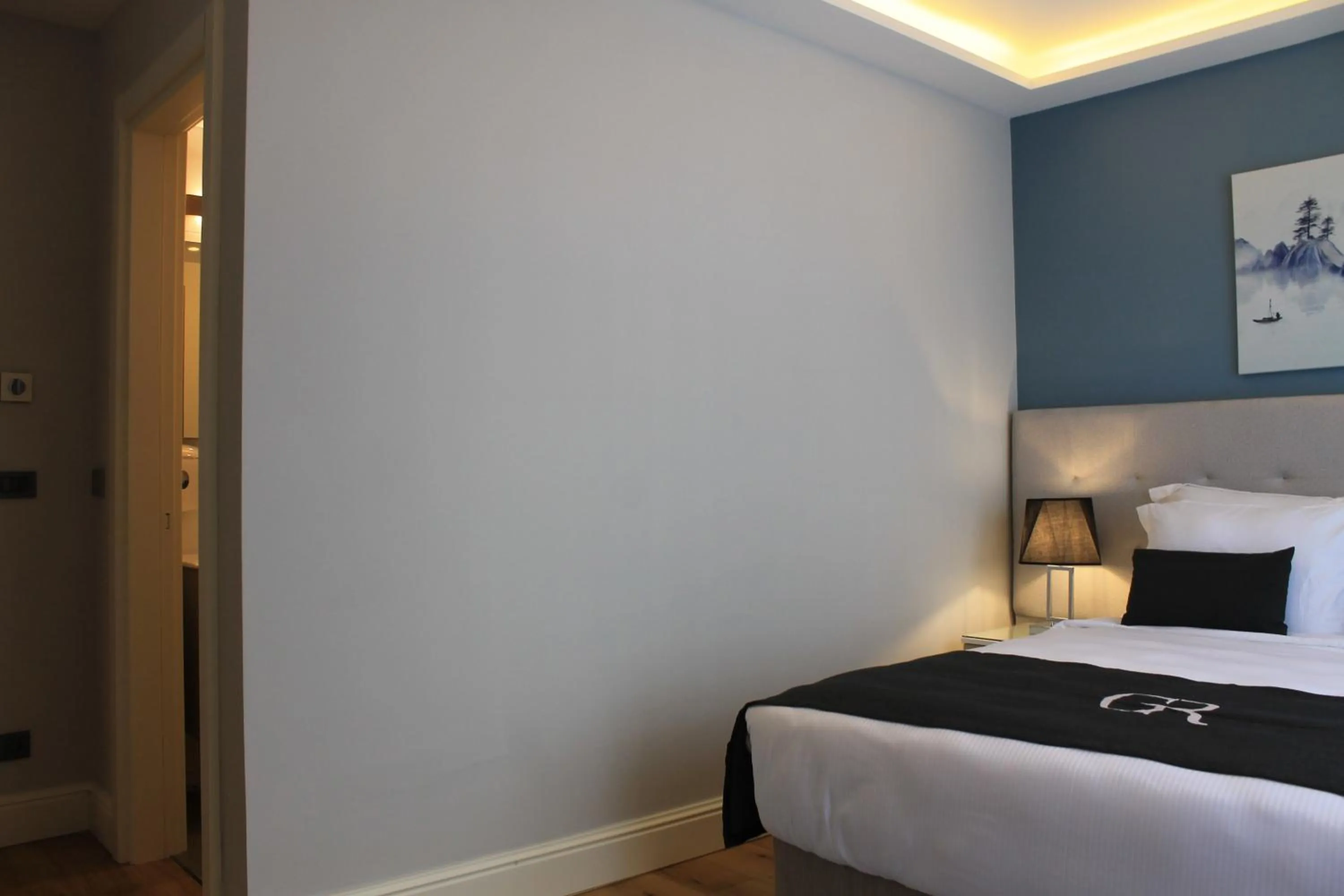 Bedroom, Bed in Garlon Residence