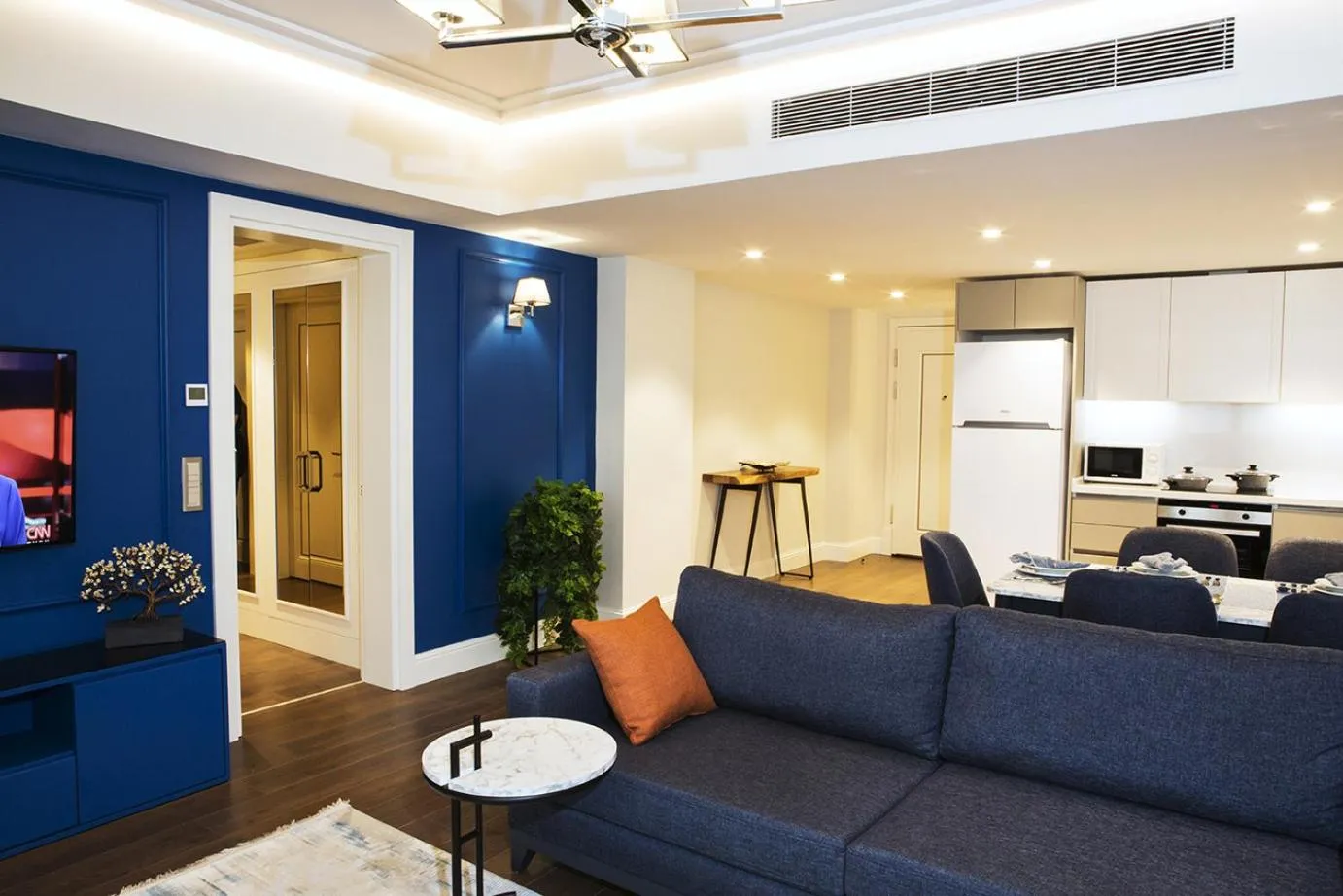 Facade/entrance in Garlon Residence