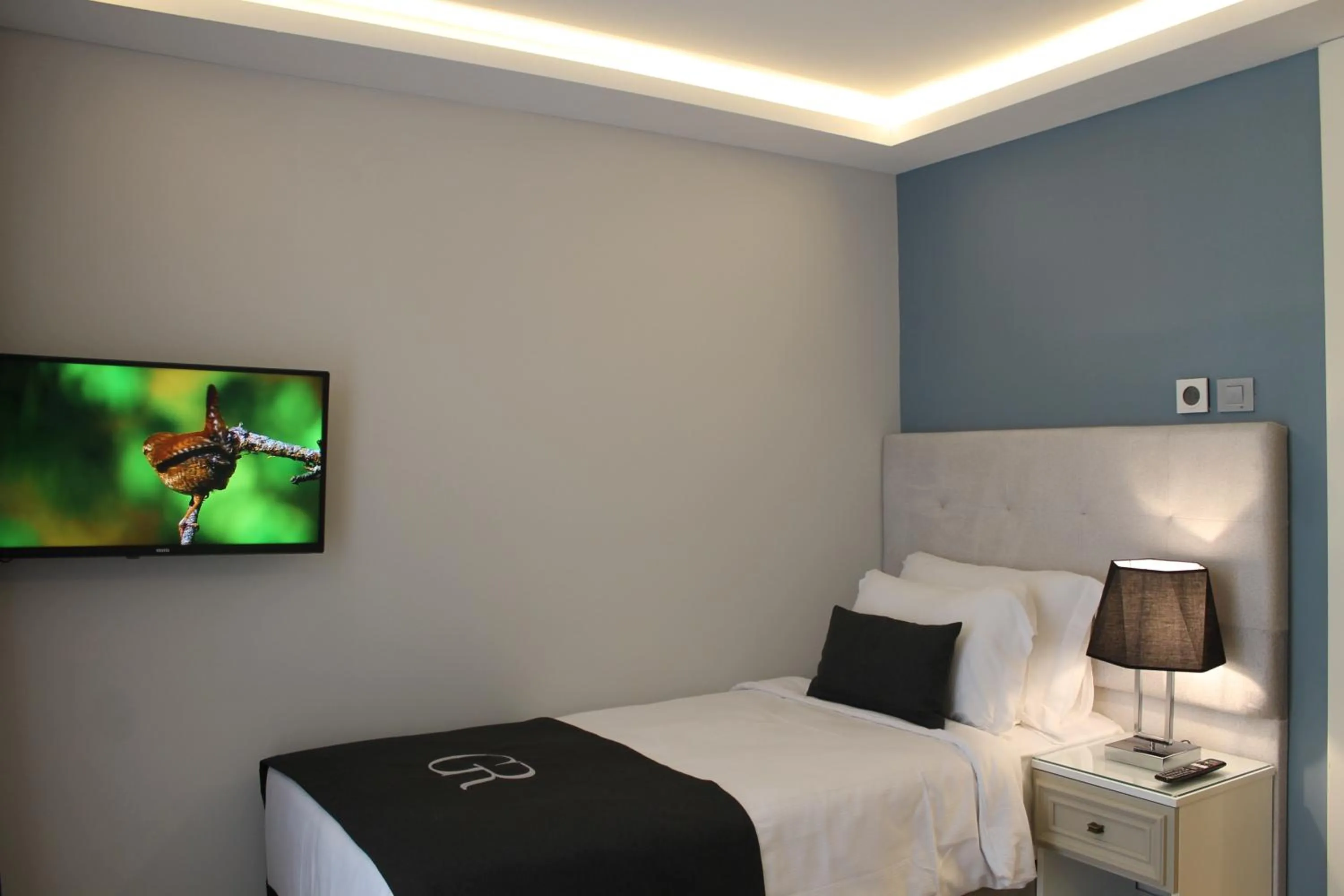 Bedroom, Bed in Garlon Residence