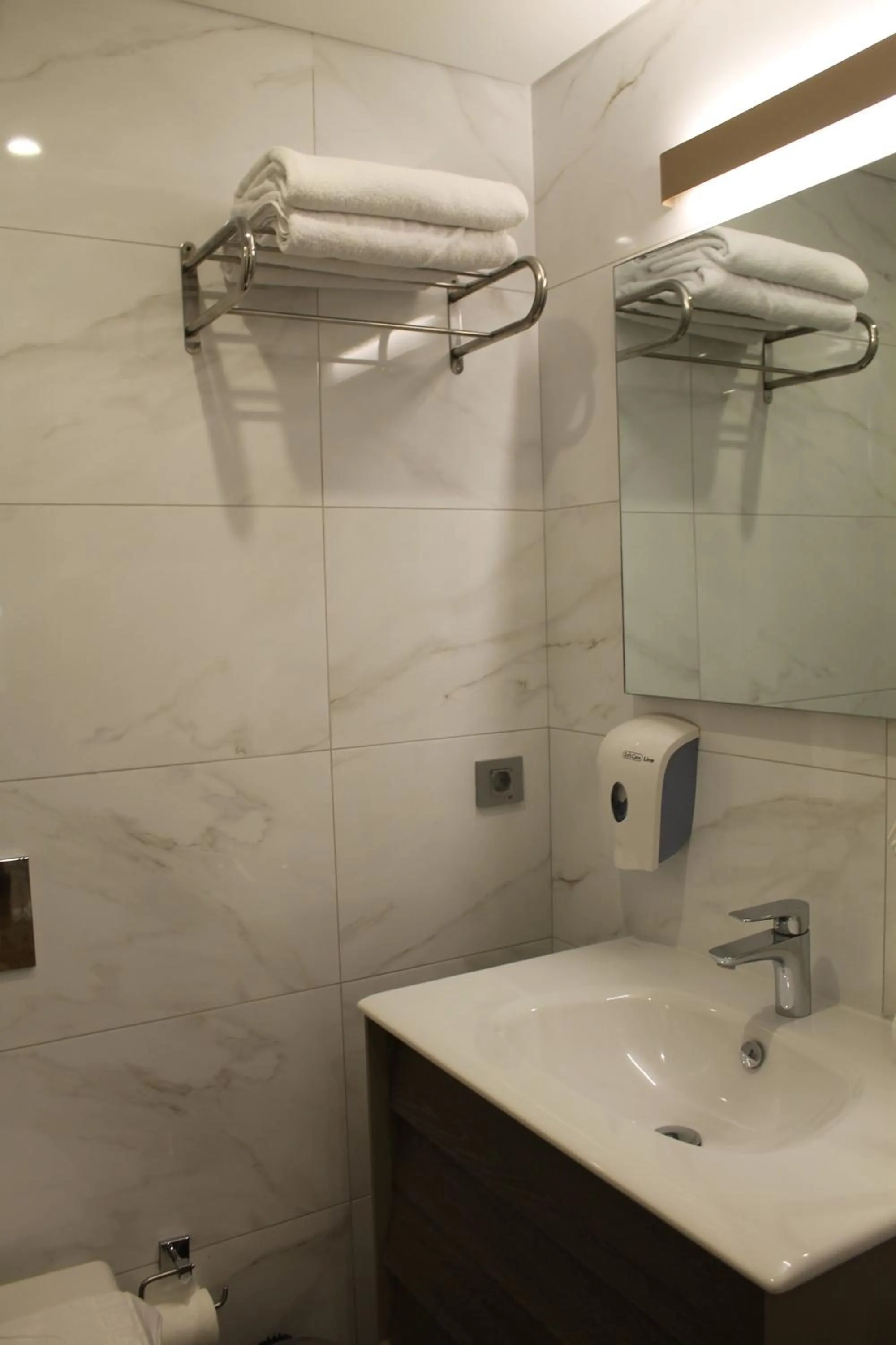 Shower in Garlon Residence