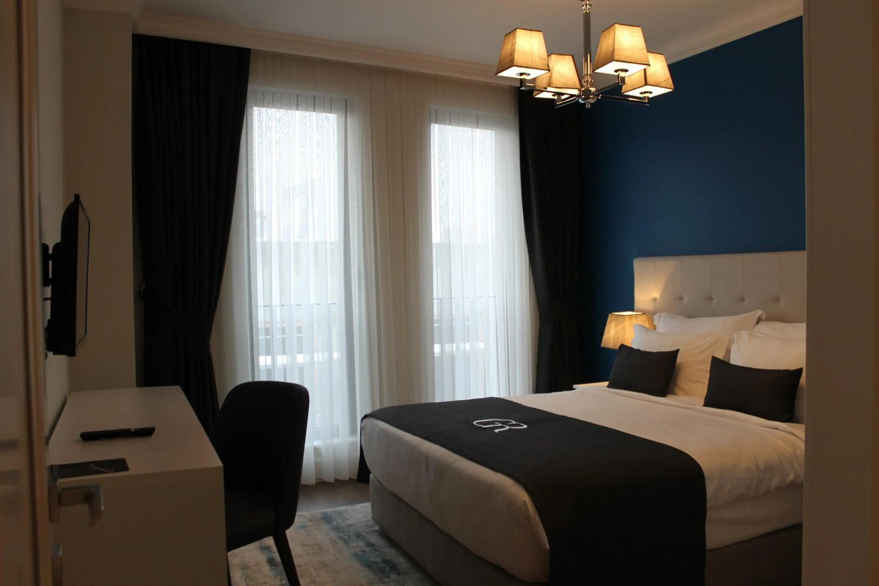 Bedroom, Bed in Garlon Residence