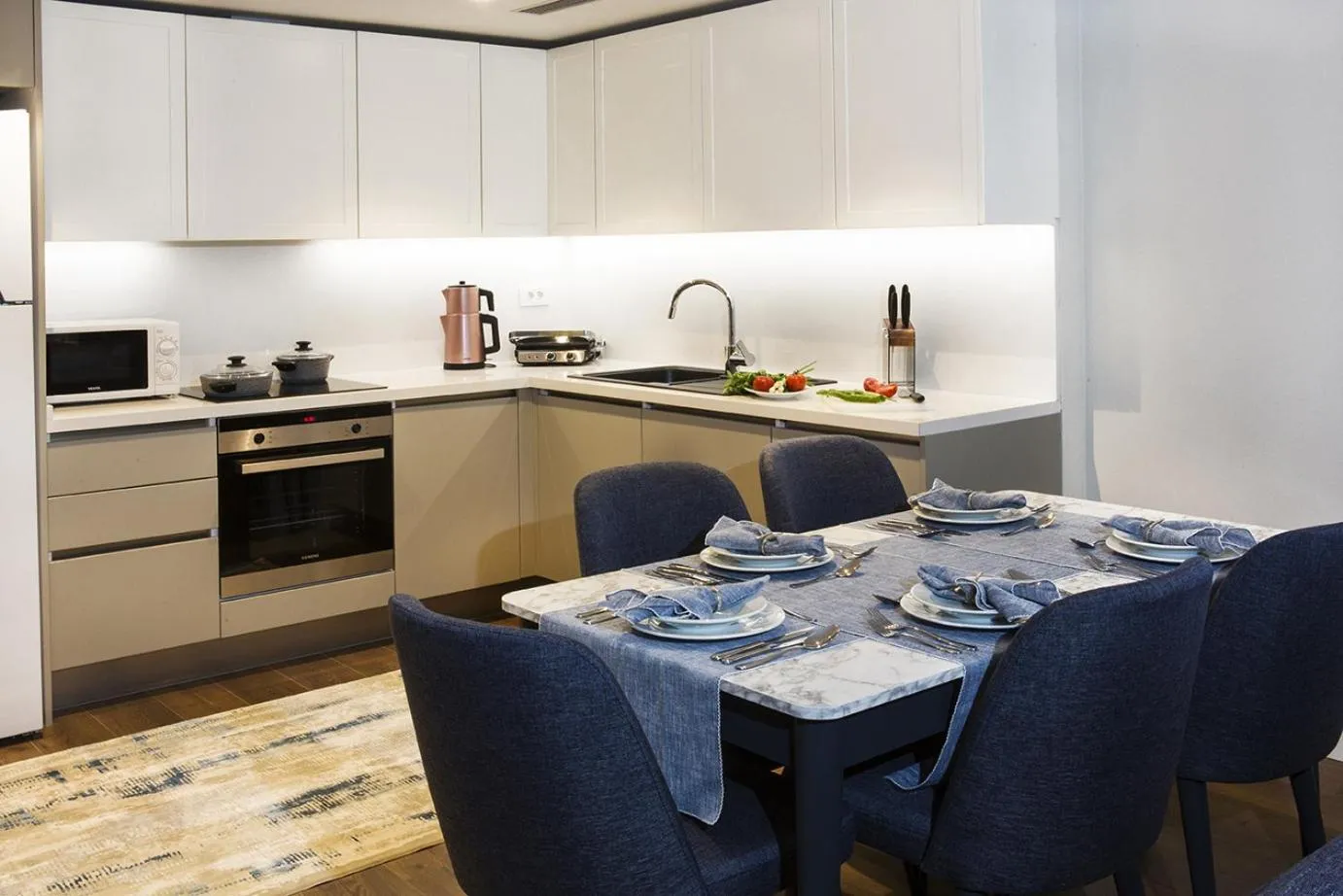 Kitchen or kitchenette in Garlon Residence