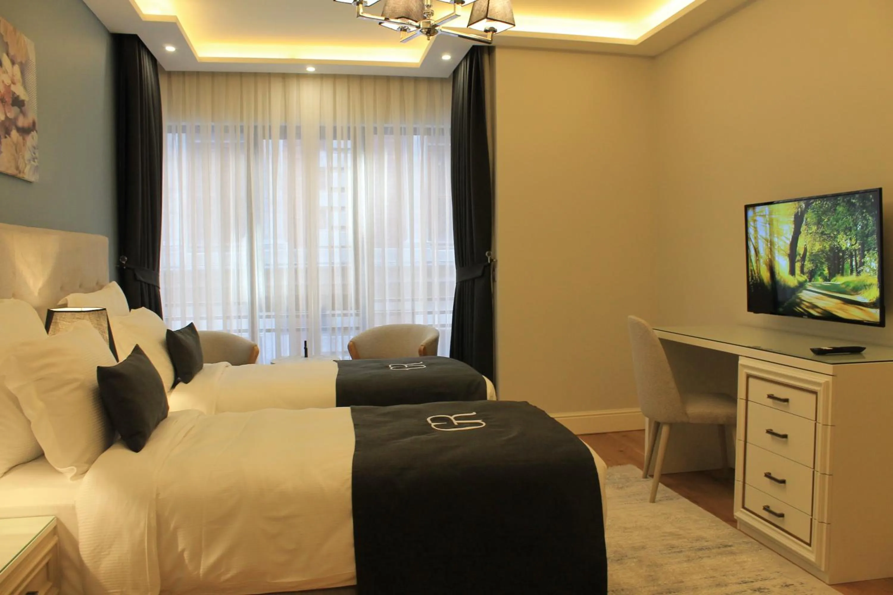 Bedroom, Bed in Garlon Residence