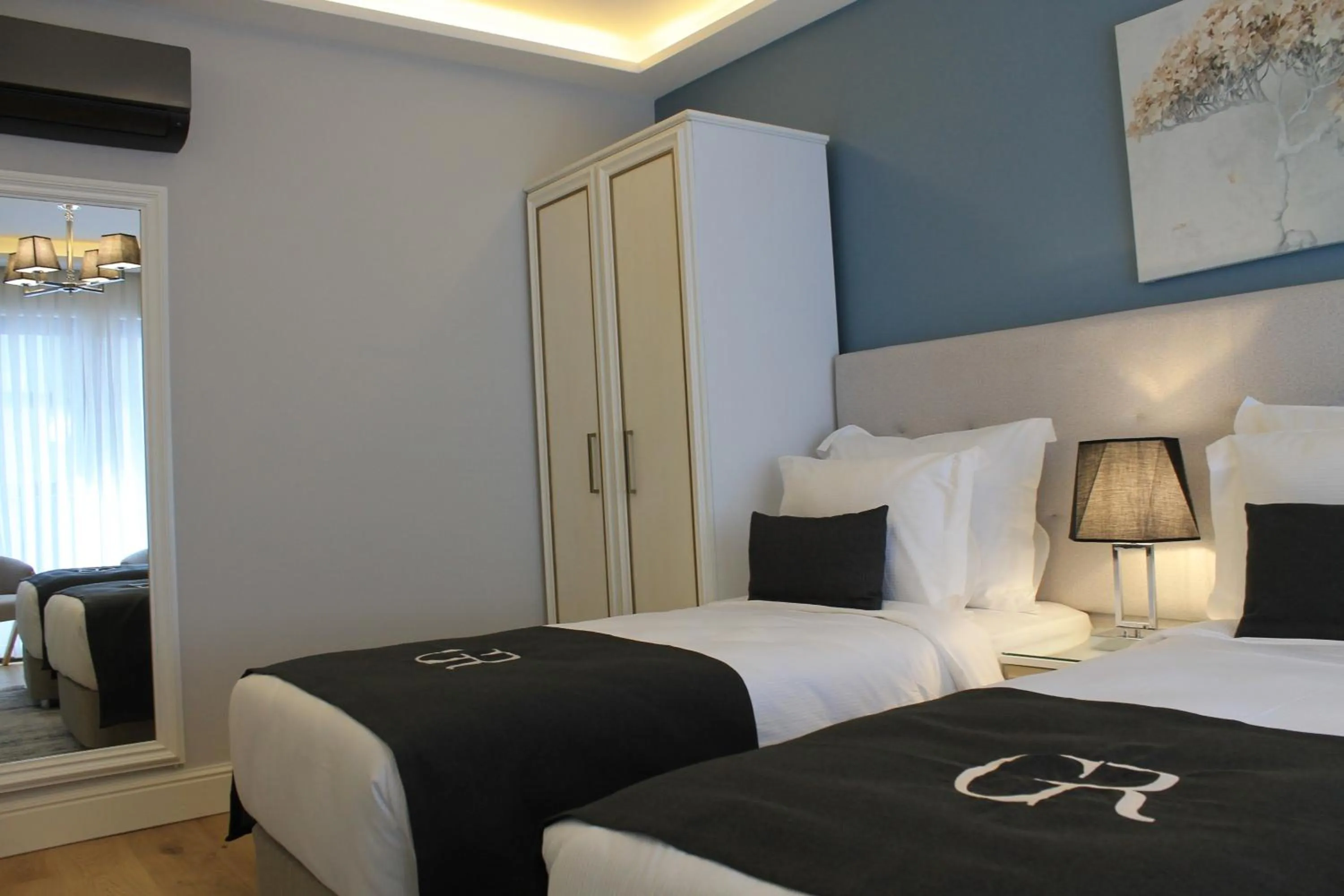 Bedroom, Bed in Garlon Residence