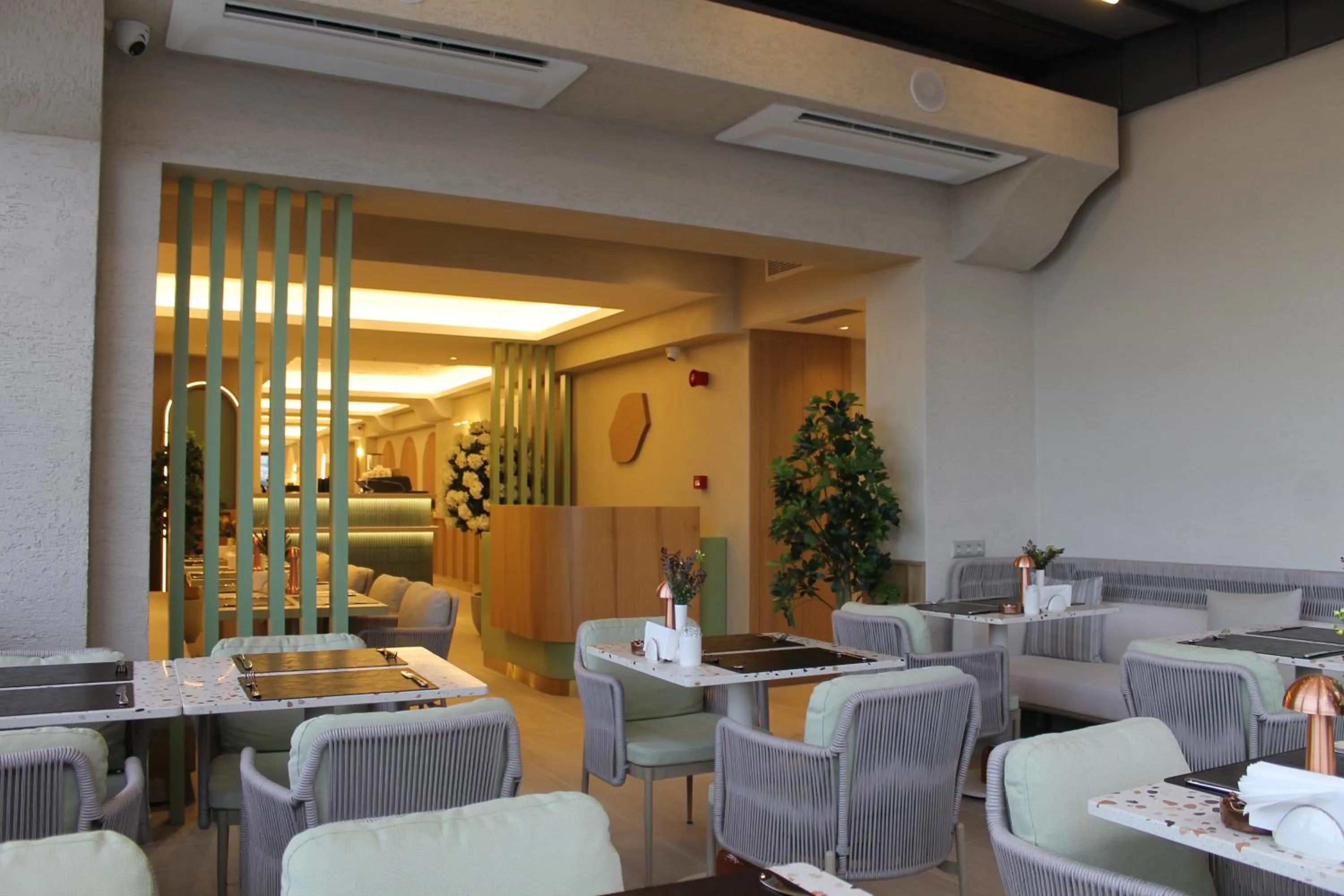 Restaurant/places to eat in Garlon Residence