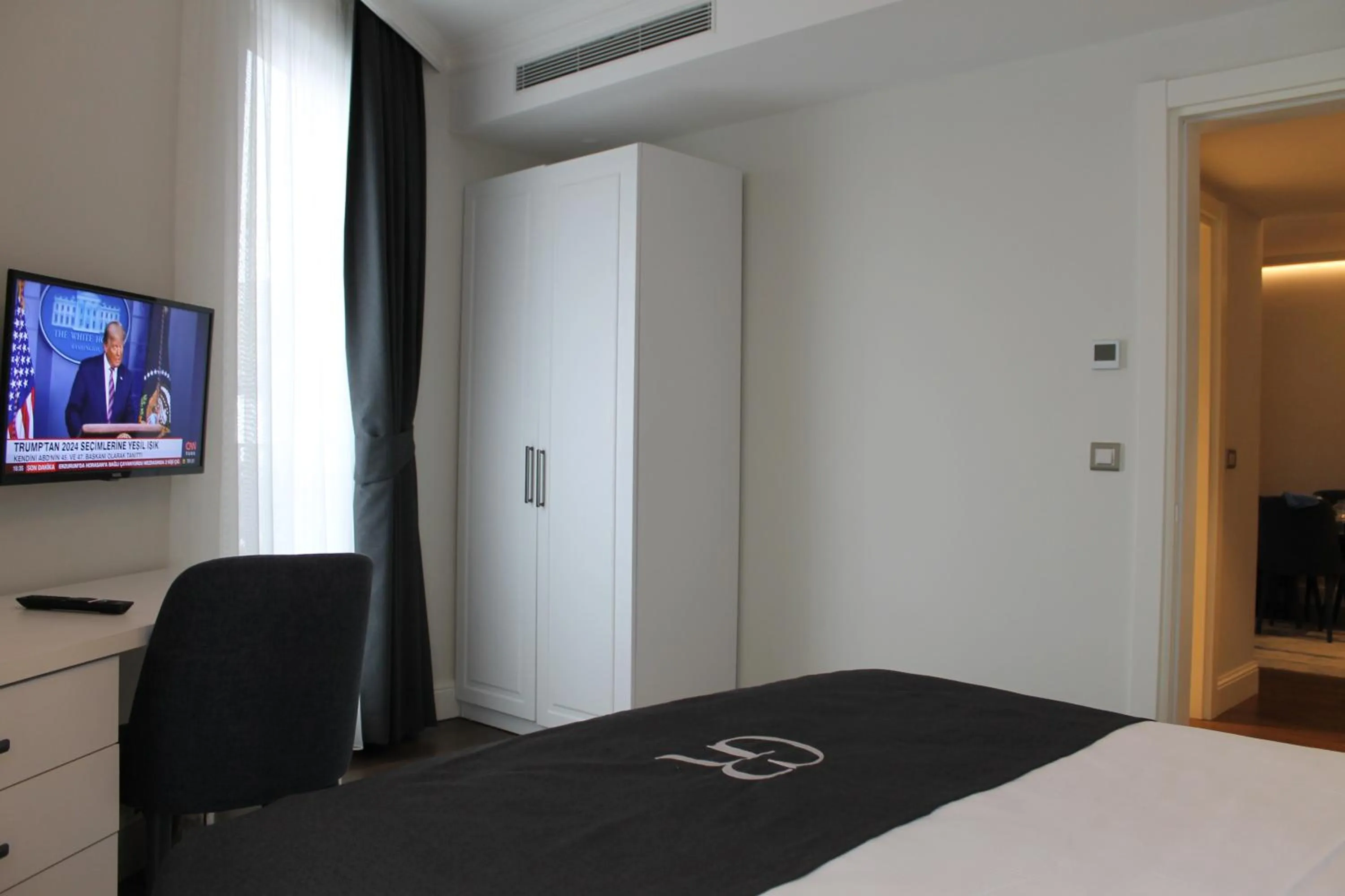 Bedroom, Bed in Garlon Residence