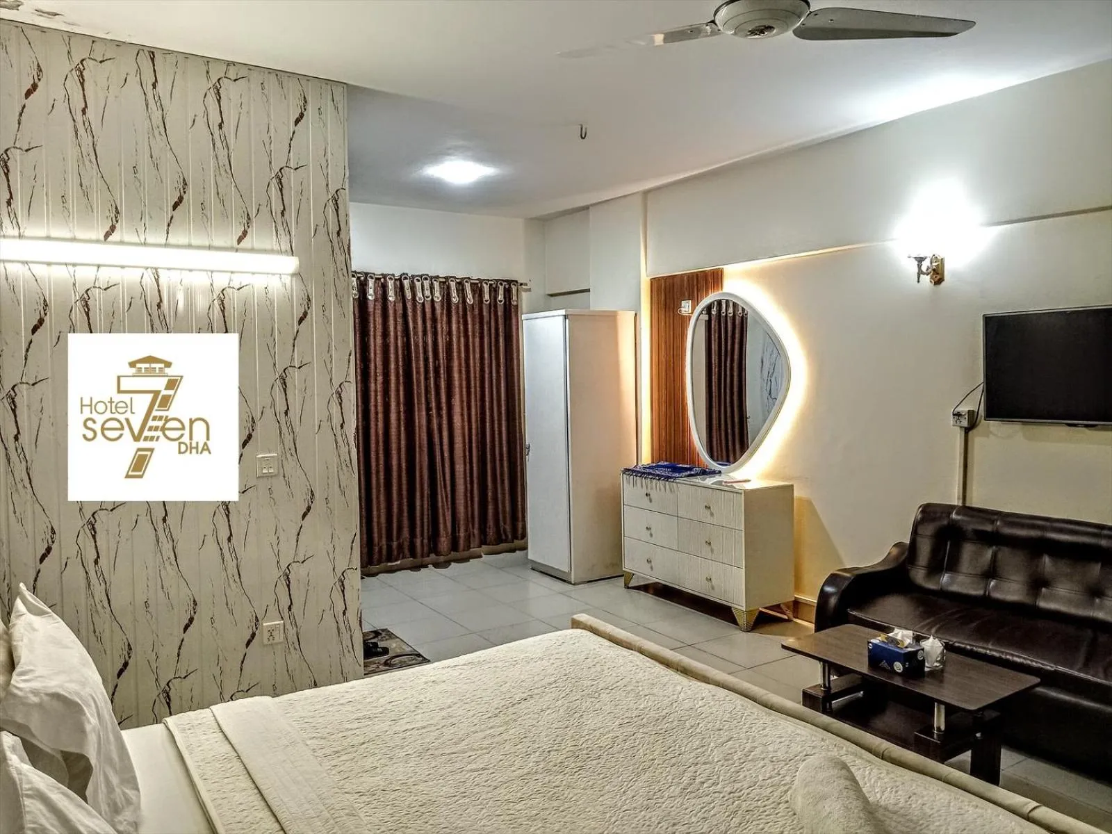 Bedroom, Bed in Hotel 7 DHA