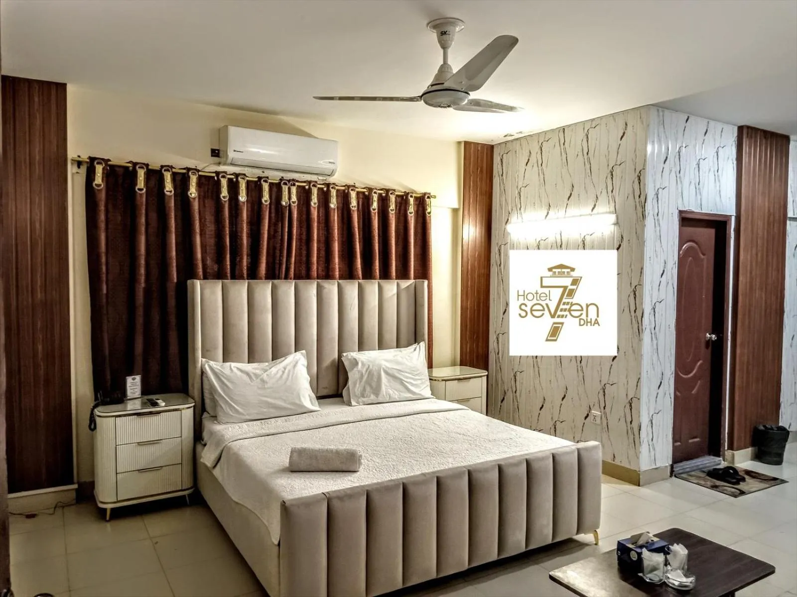 Bedroom, Bed in Hotel 7 DHA