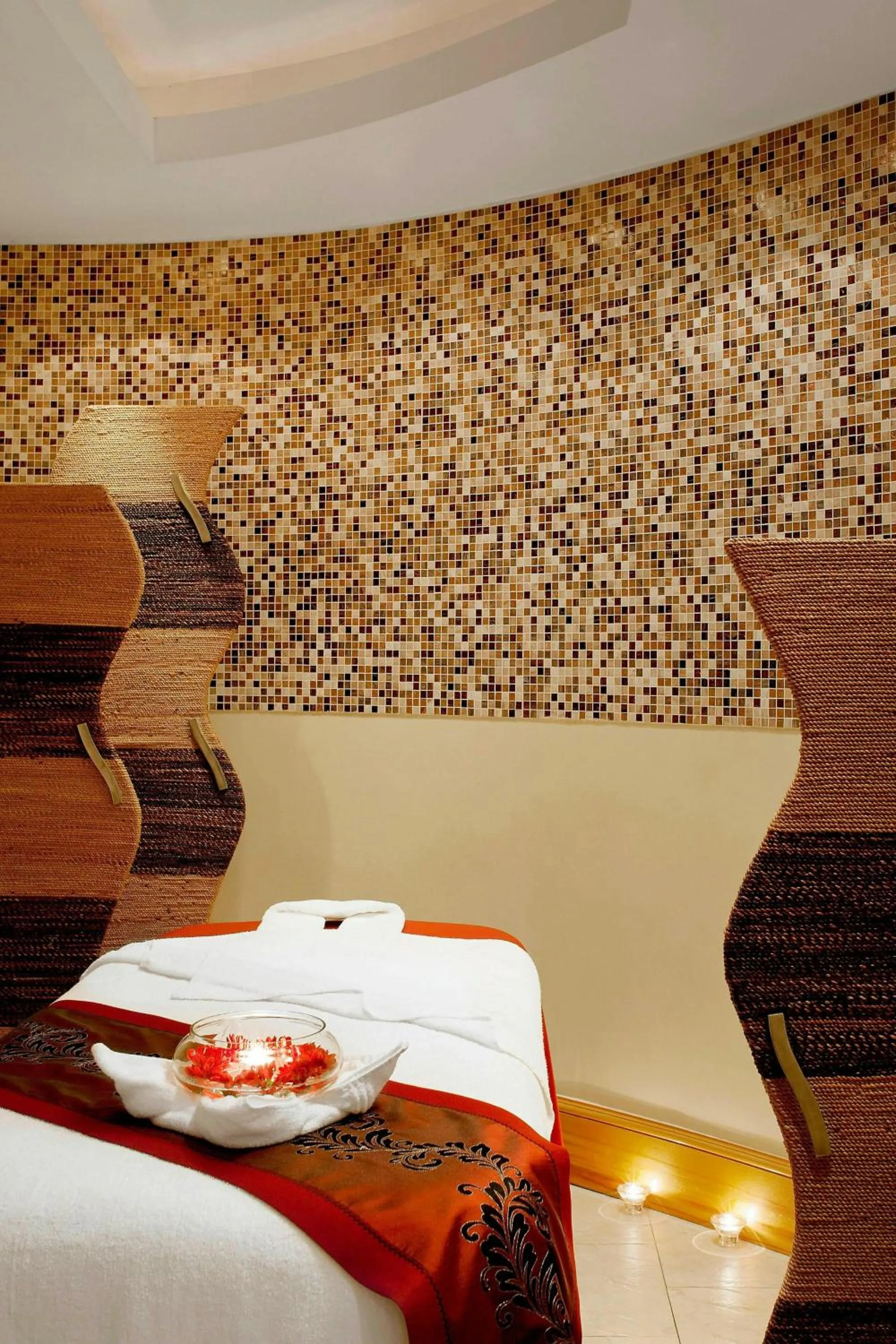 Spa and wellness centre/facilities, Bed in Sheraton Jumeirah Beach Resort