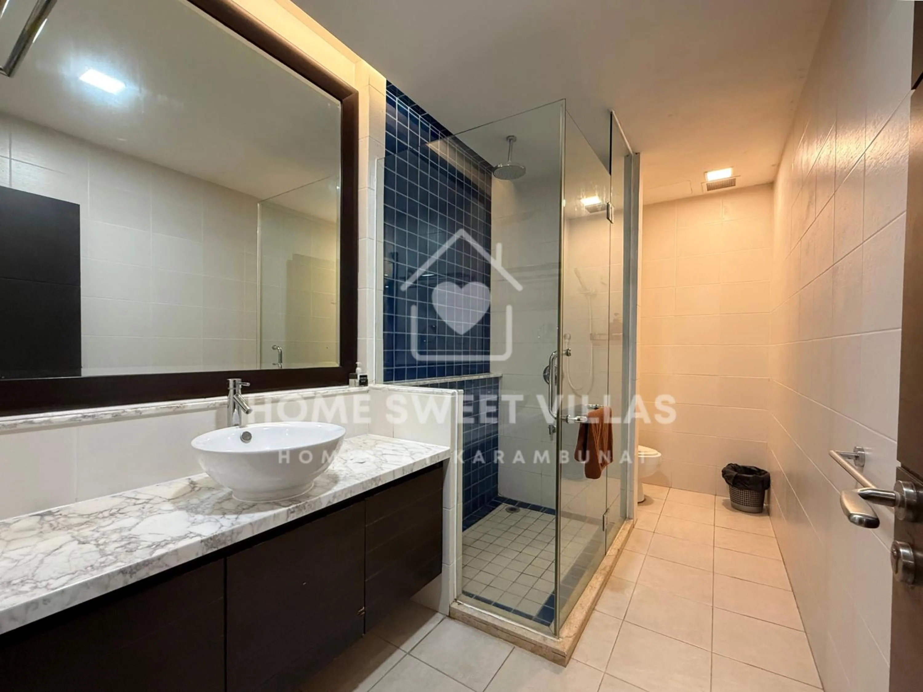 Shower in Home Sweet Villas, Karambunai