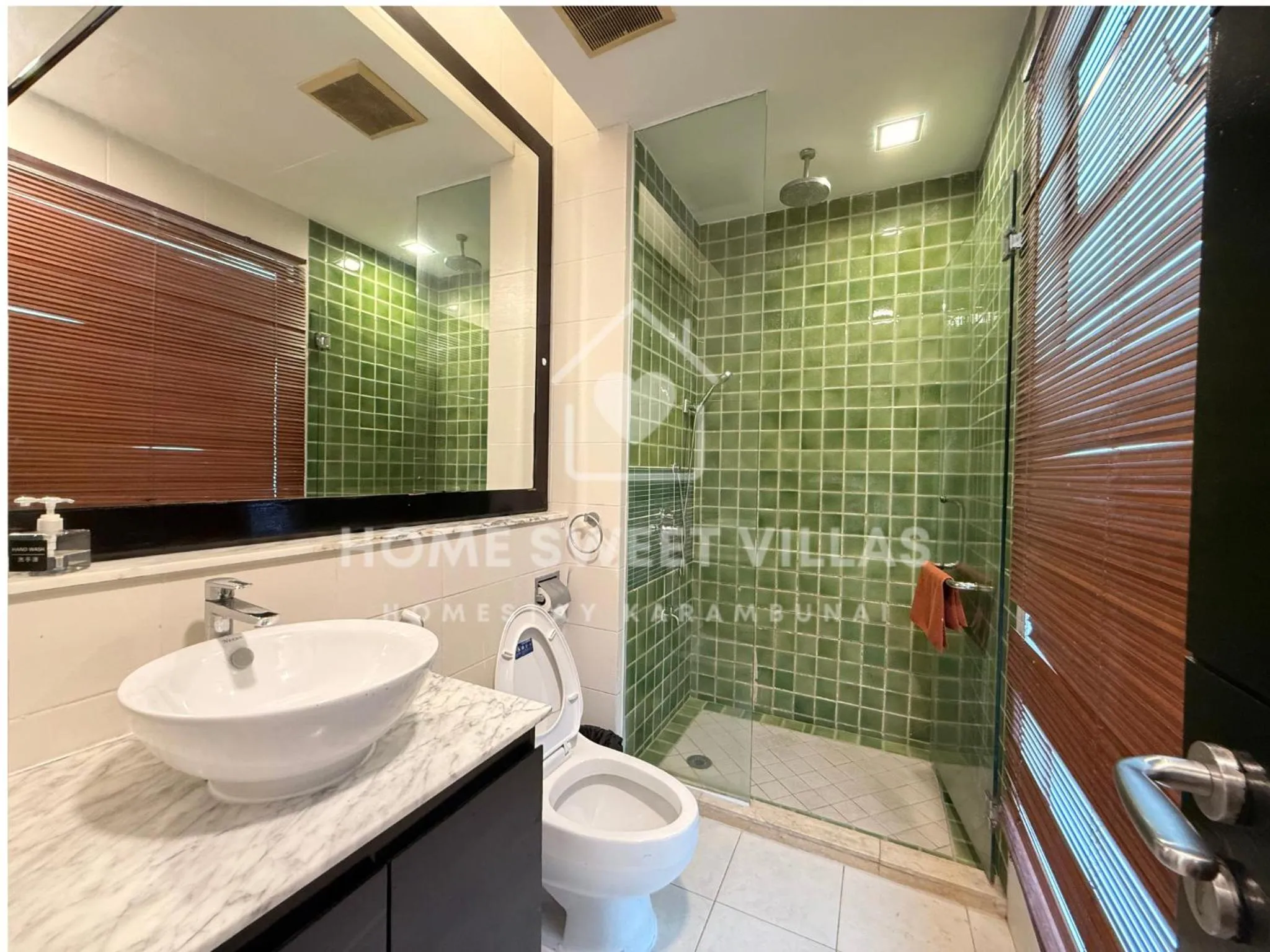 Shower in Home Sweet Villas, Karambunai