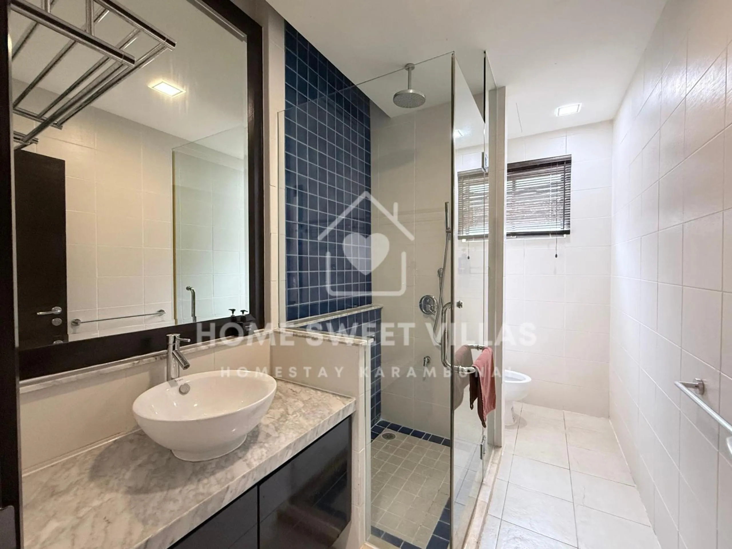 Shower in Home Sweet Villas, Karambunai