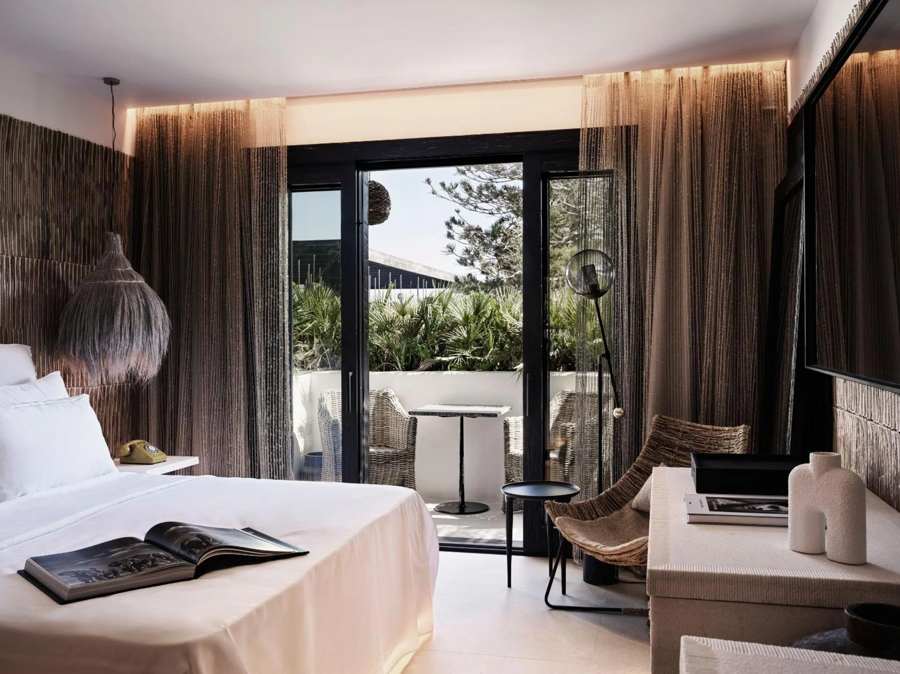 Balcony/Terrace, Bed in Myconian O, a Member of Design Hotels