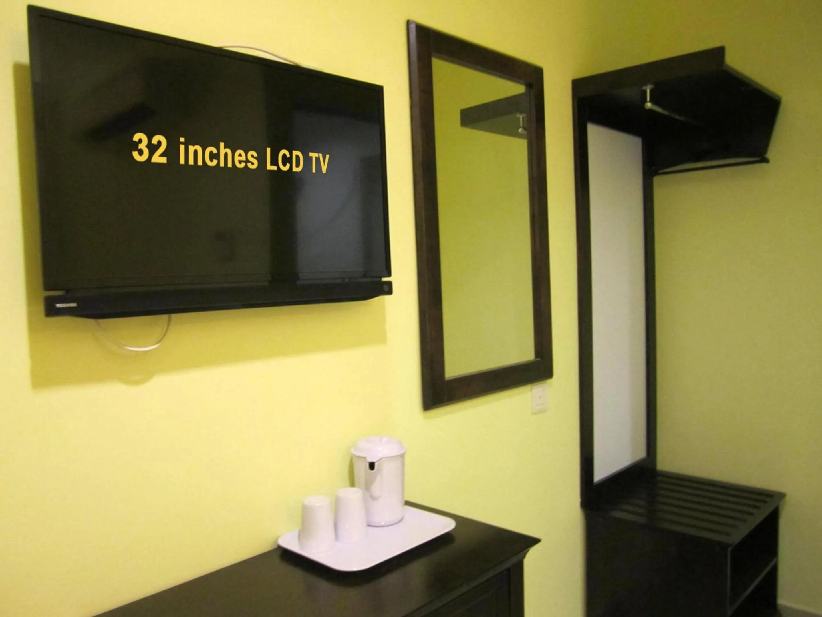 TV and multimedia in Sun Inns Hotel Equine, Seri Kembangan