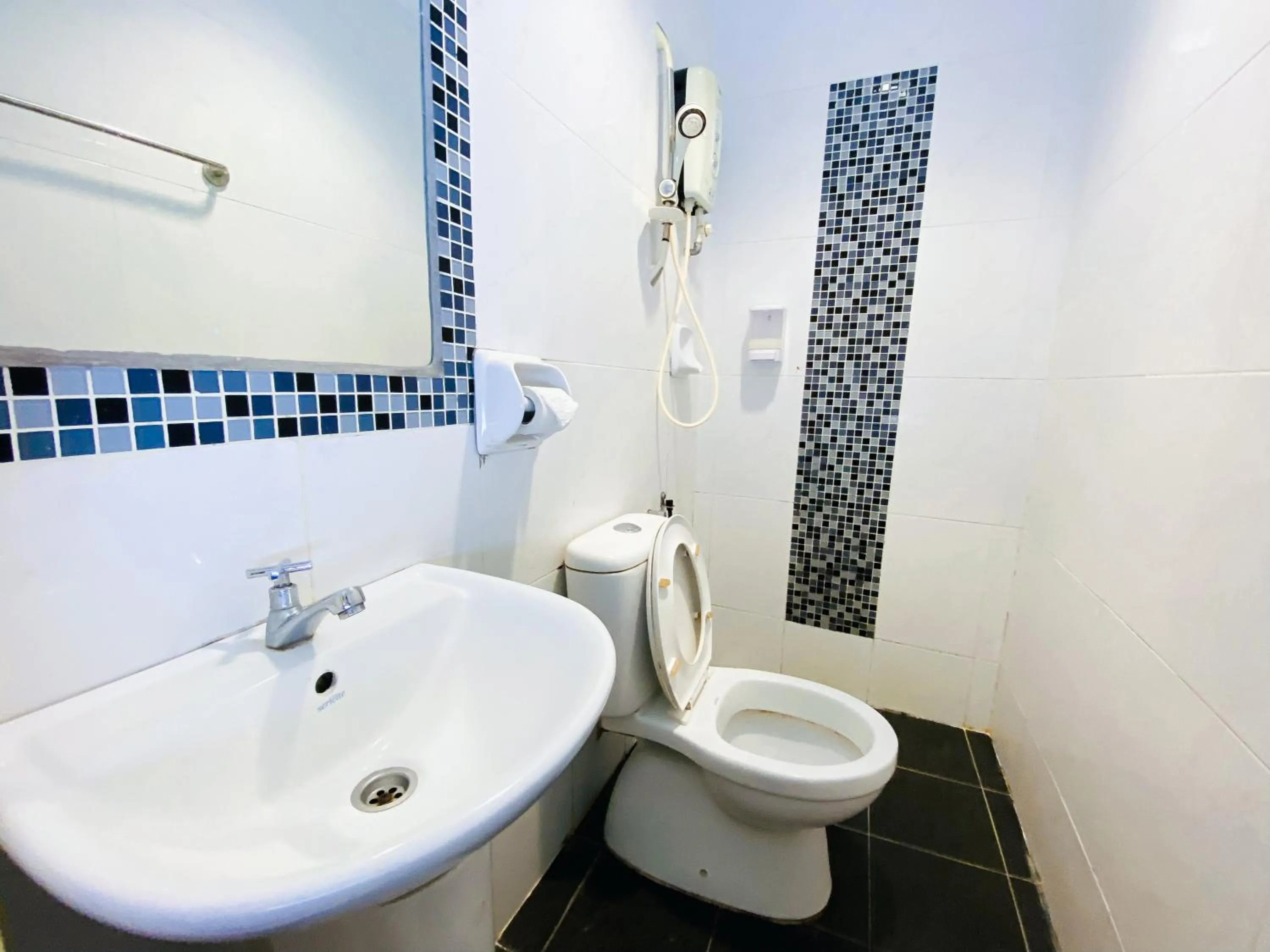 Shower in Sun Inns Hotel Equine, Seri Kembangan