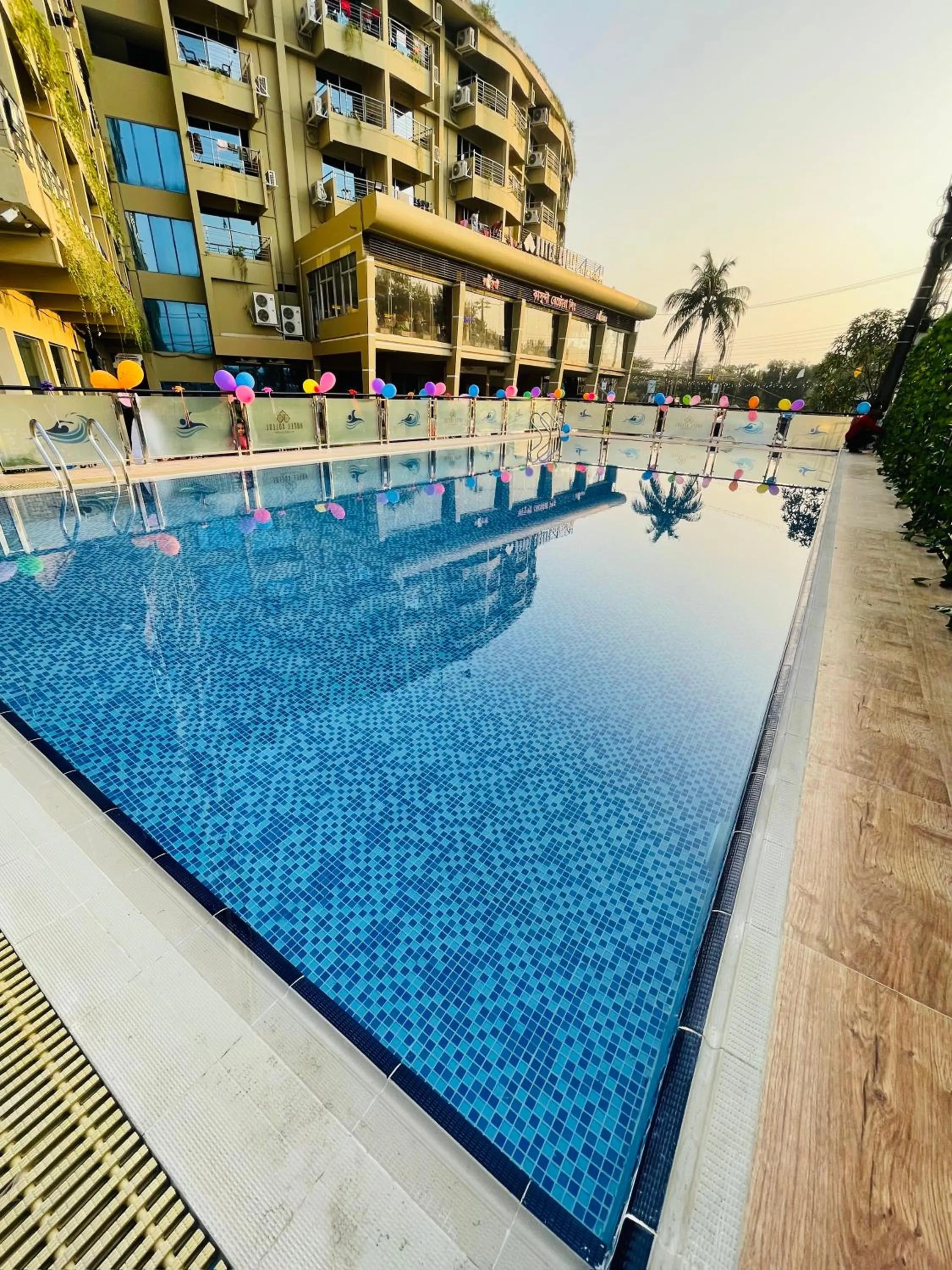 Swimming pool in Hotel Kollol by J&Z Group