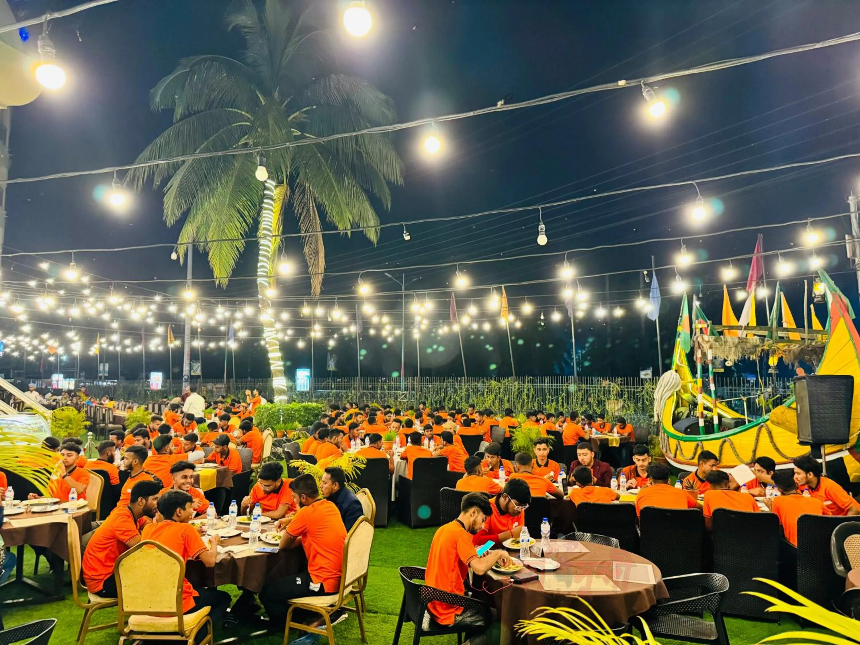 Restaurant/places to eat in Hotel Kollol by J&Z Group