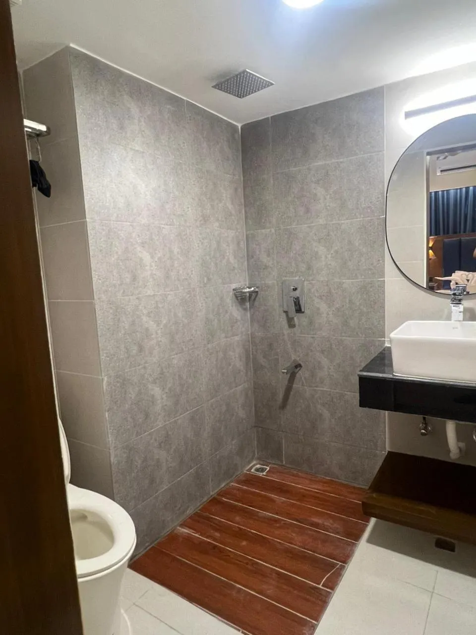 Shower in Hotel Kollol by J&Z Group