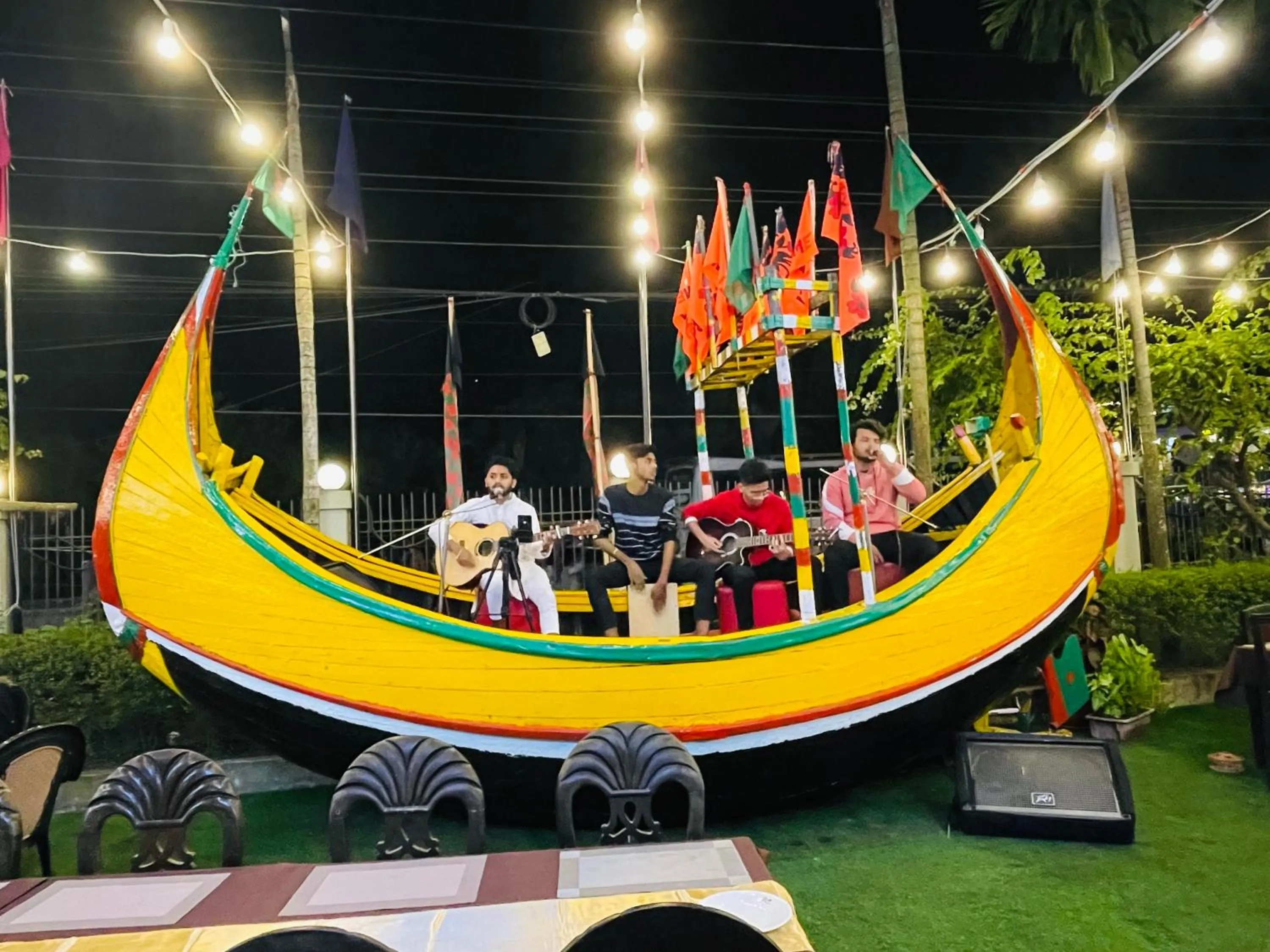 Restaurant/places to eat in Hotel Kollol by J&Z Group