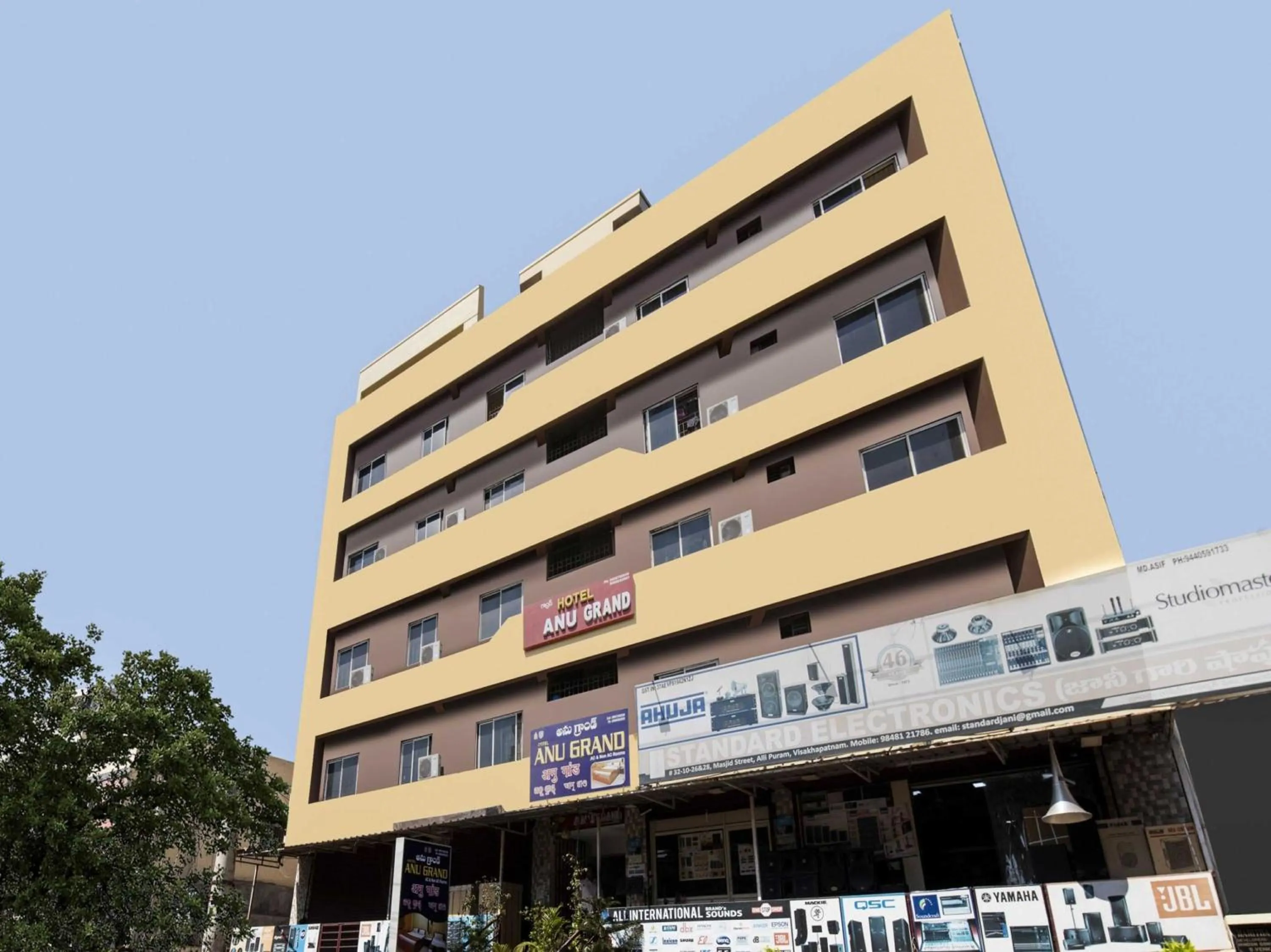 Facade/entrance in Hotel O Anu Grand