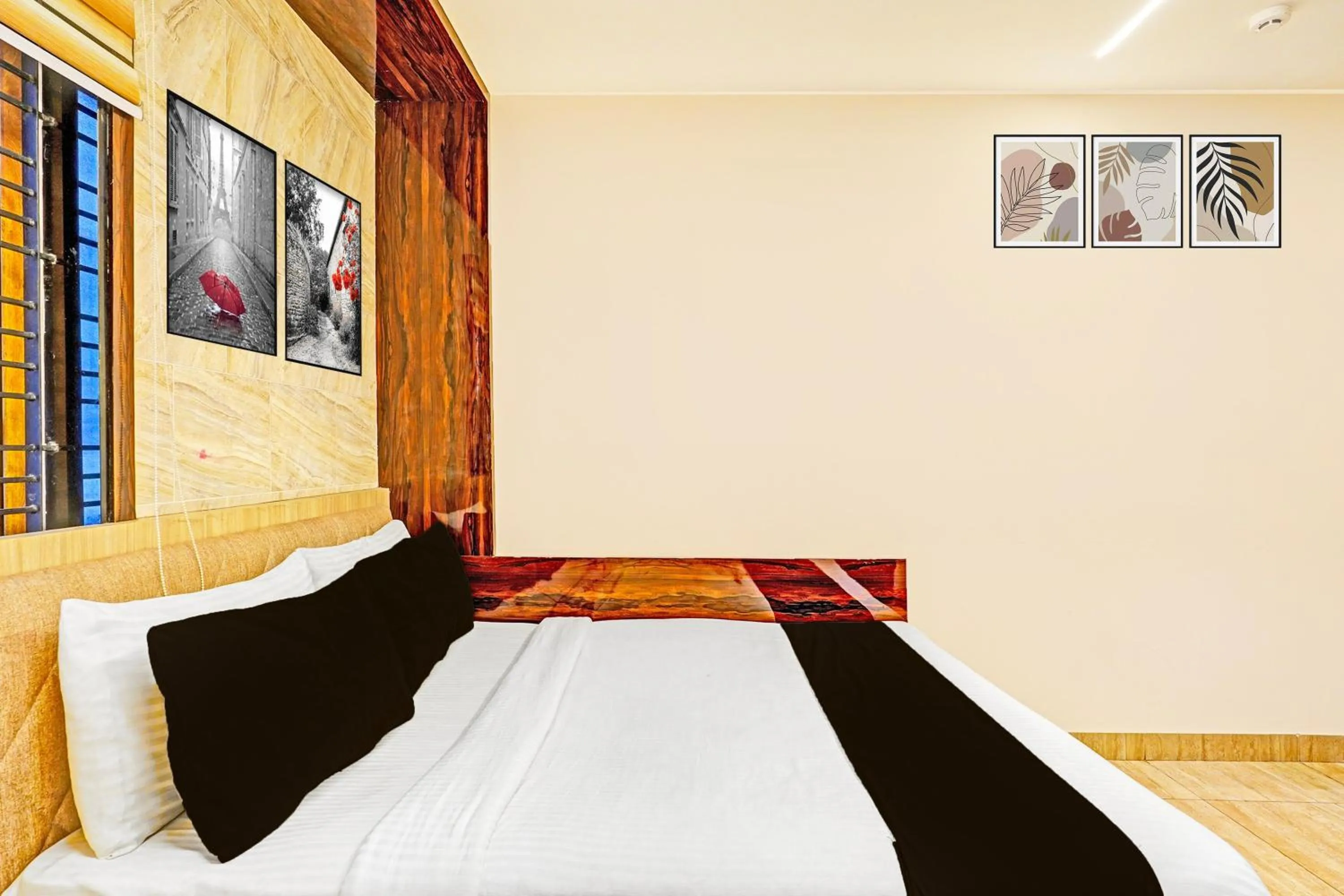 Bedroom, Bed in Super Townhouse Indiranagar Formerly Leela Park Domlur