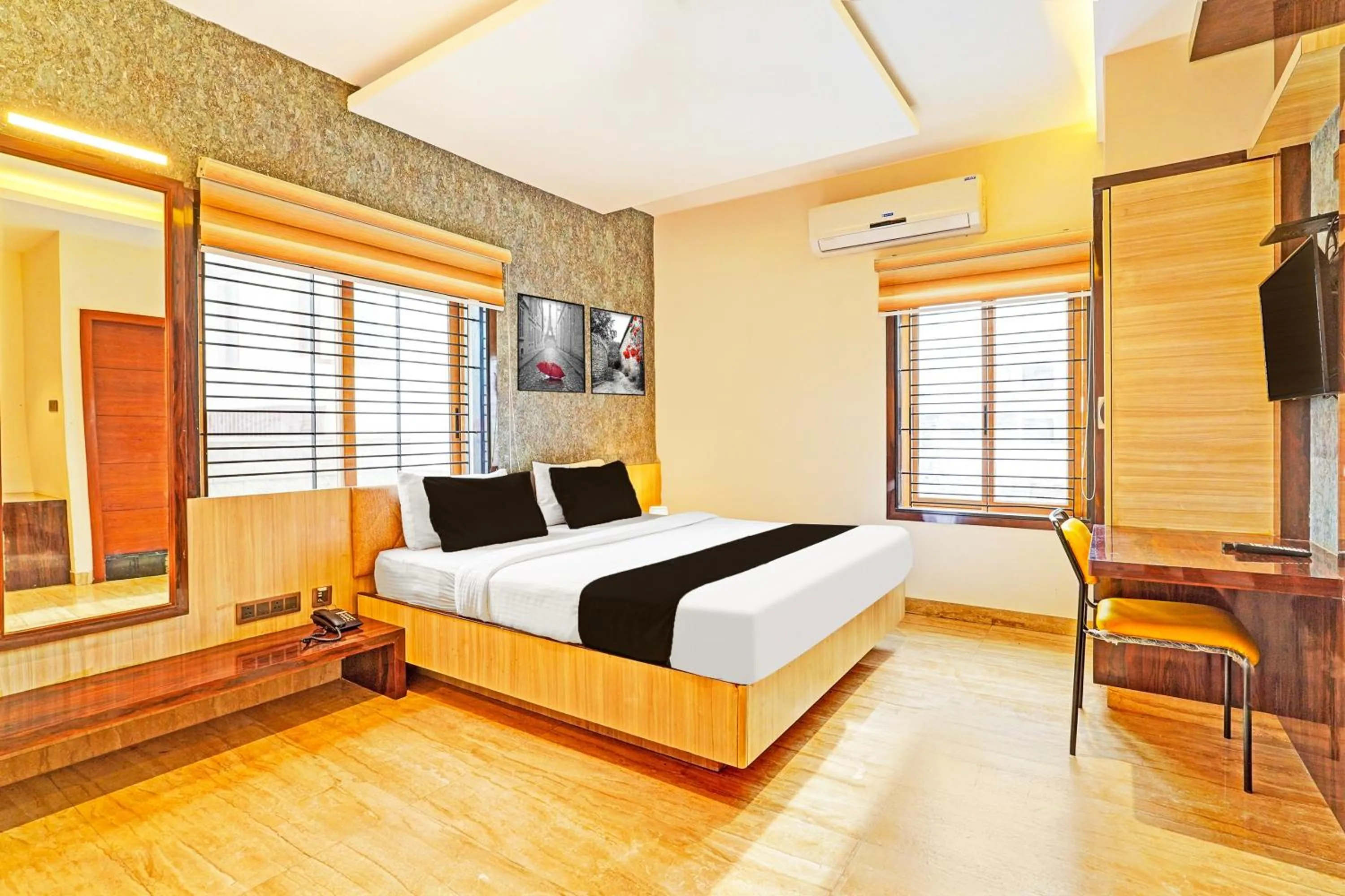 Bedroom, Bed in Super Townhouse Indiranagar Formerly Leela Park Domlur