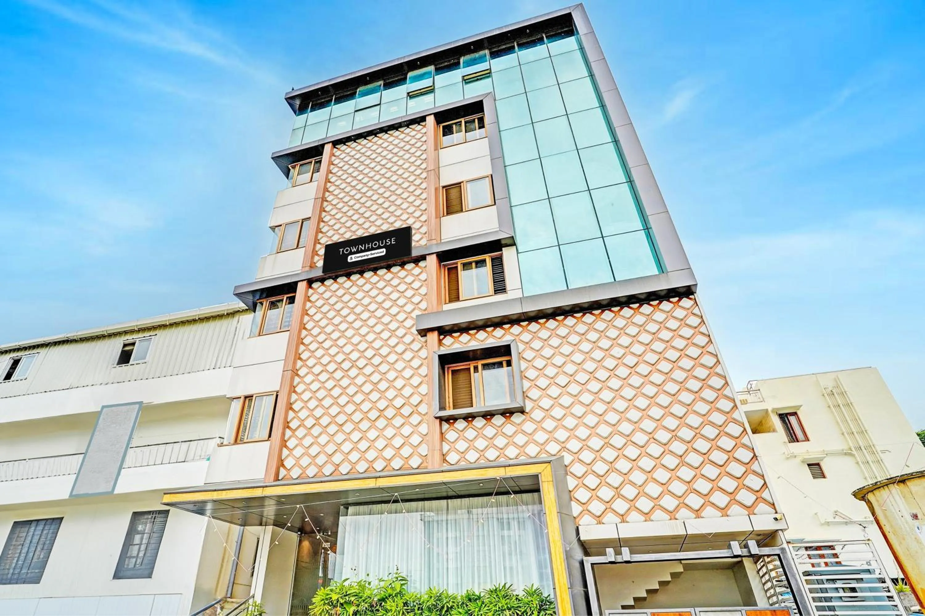 Facade/entrance in Super Townhouse Indiranagar Formerly Leela Park Domlur