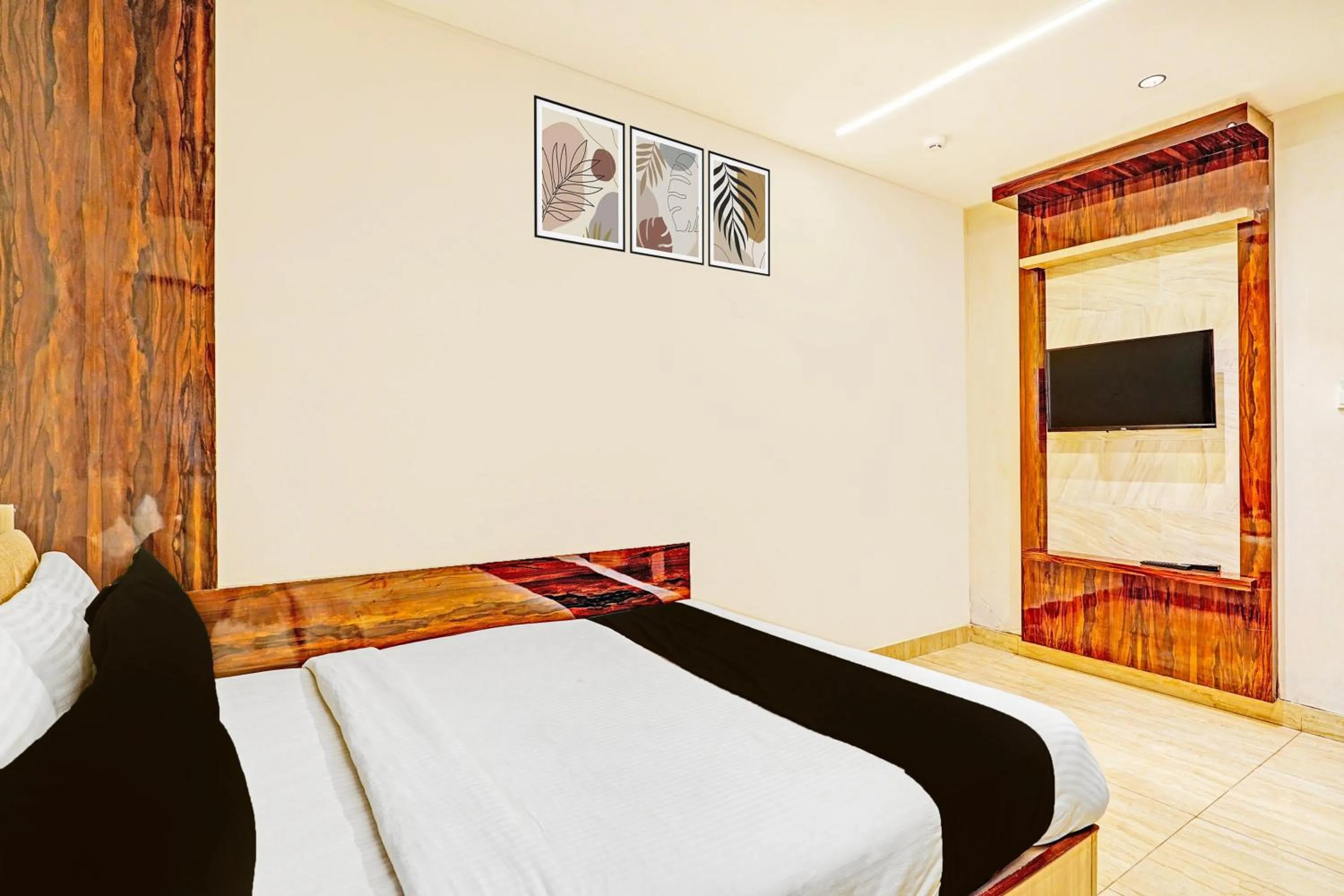 Bedroom, Bed in Super Townhouse Indiranagar Formerly Leela Park Domlur