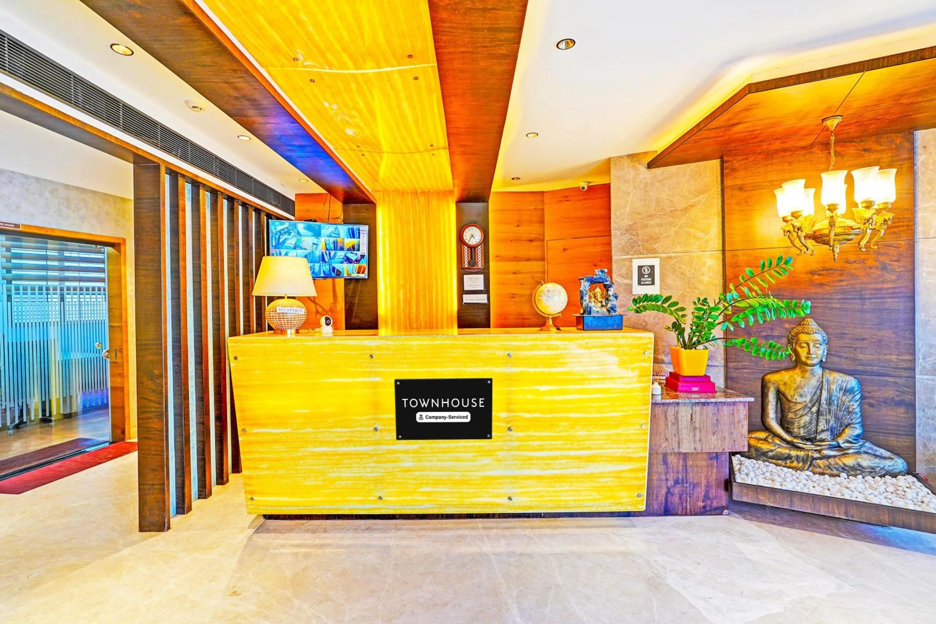 Lobby or reception in Super Townhouse Indiranagar Formerly Leela Park Domlur