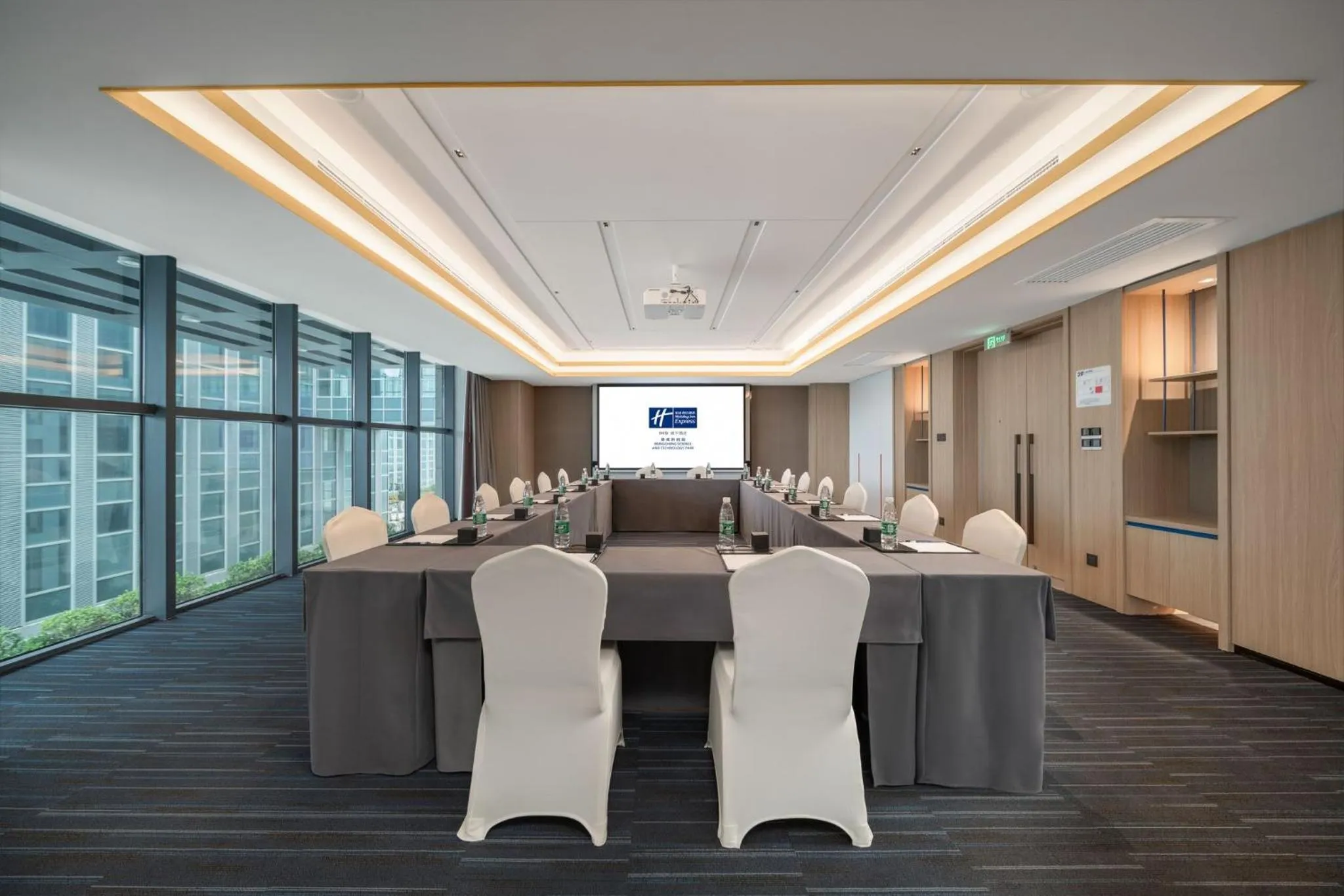 Meeting/conference room in Holiday Inn Express Rongcheng Science and Technology Park