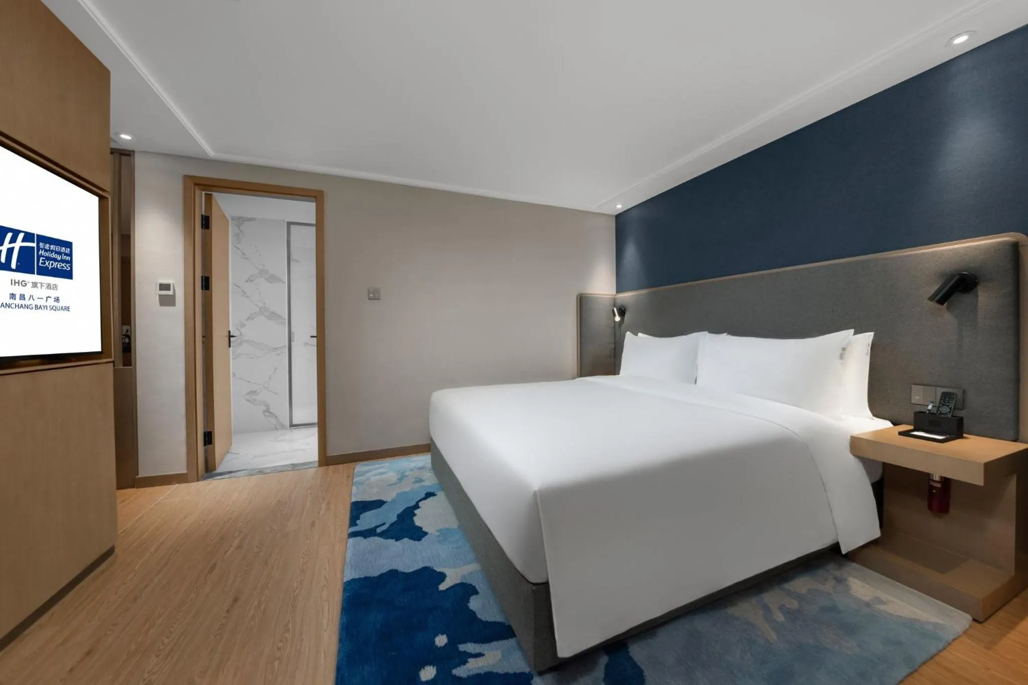 Photo of the whole room, Bed in Holiday Inn Express Nanchang Bayi Square by IHG