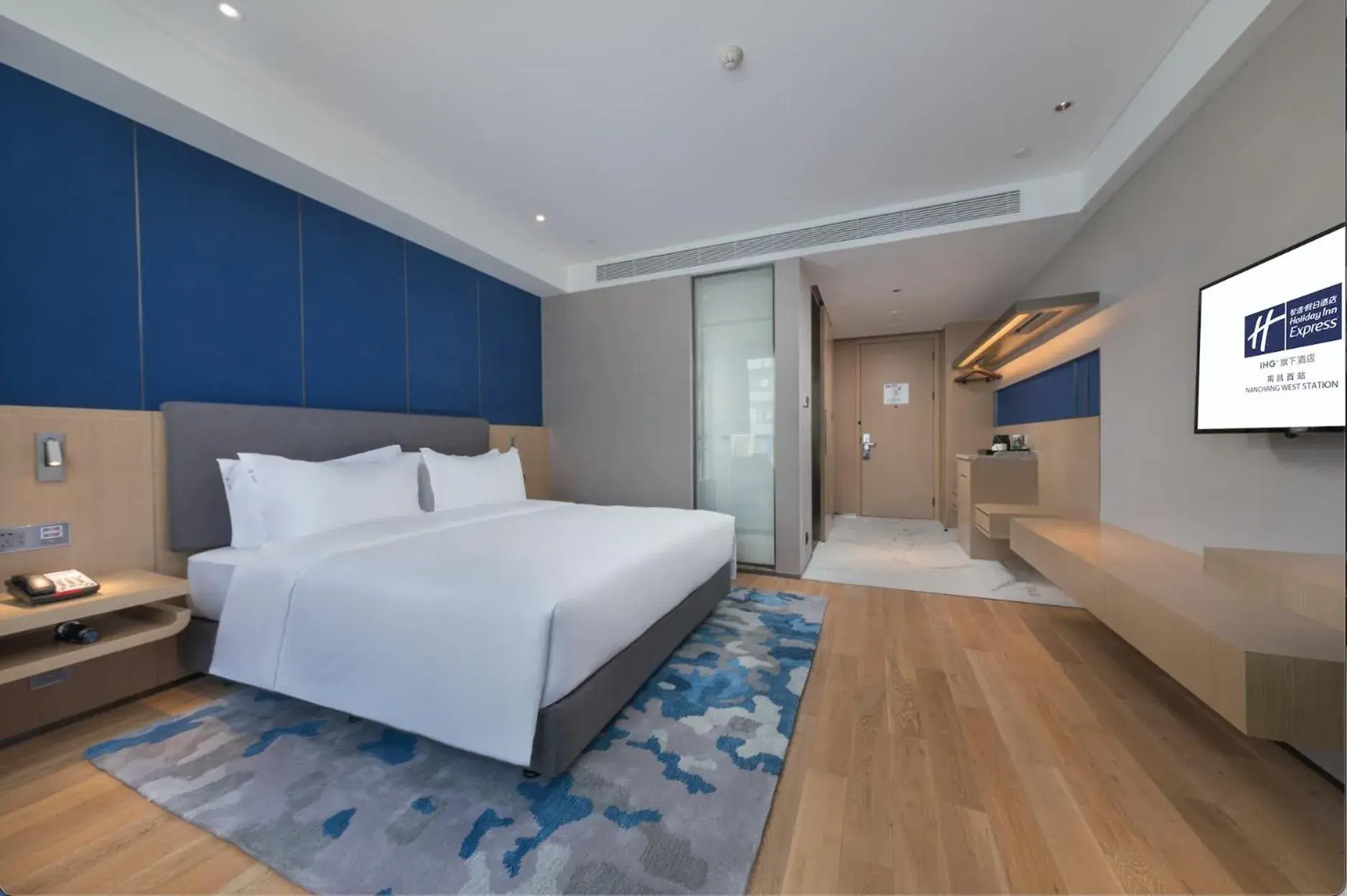 Standard King Room with City View - High Floor in Holiday Inn Express Nanchang Bayi Square by IHG Standard King Room with City View - High Floor in Holiday Inn Express Nanchang Bayi Square by IHG