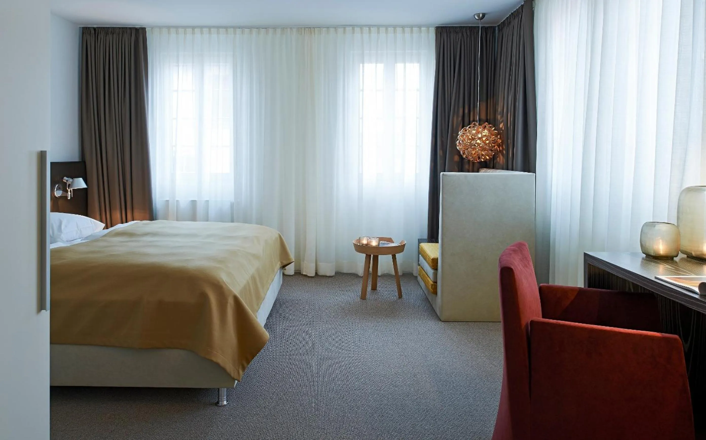 Photo of the whole room, Bed in Weinhaus Henninger