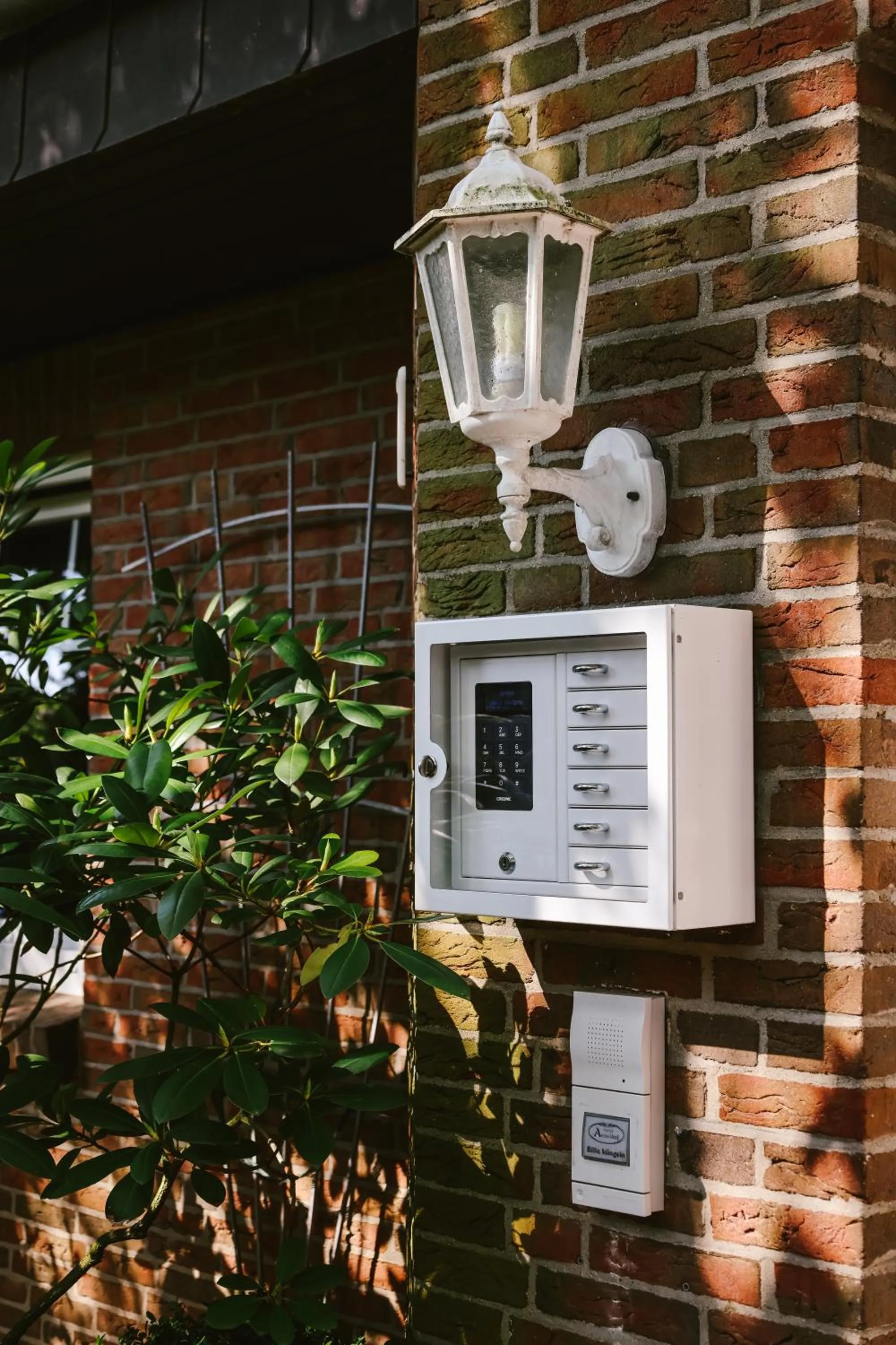 Facade/entrance in Mimosa House