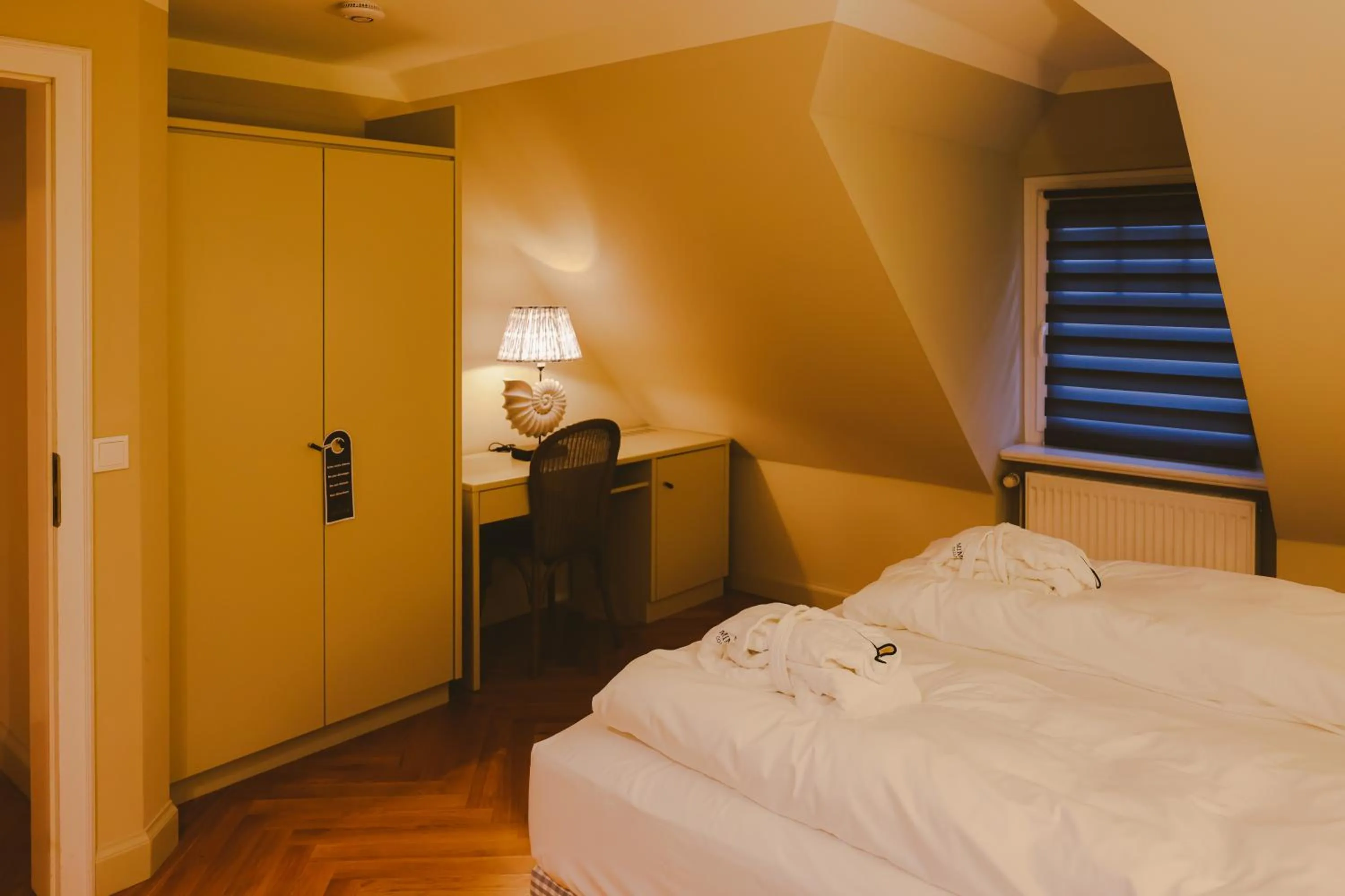 Bedroom, Bed in Mimosa House