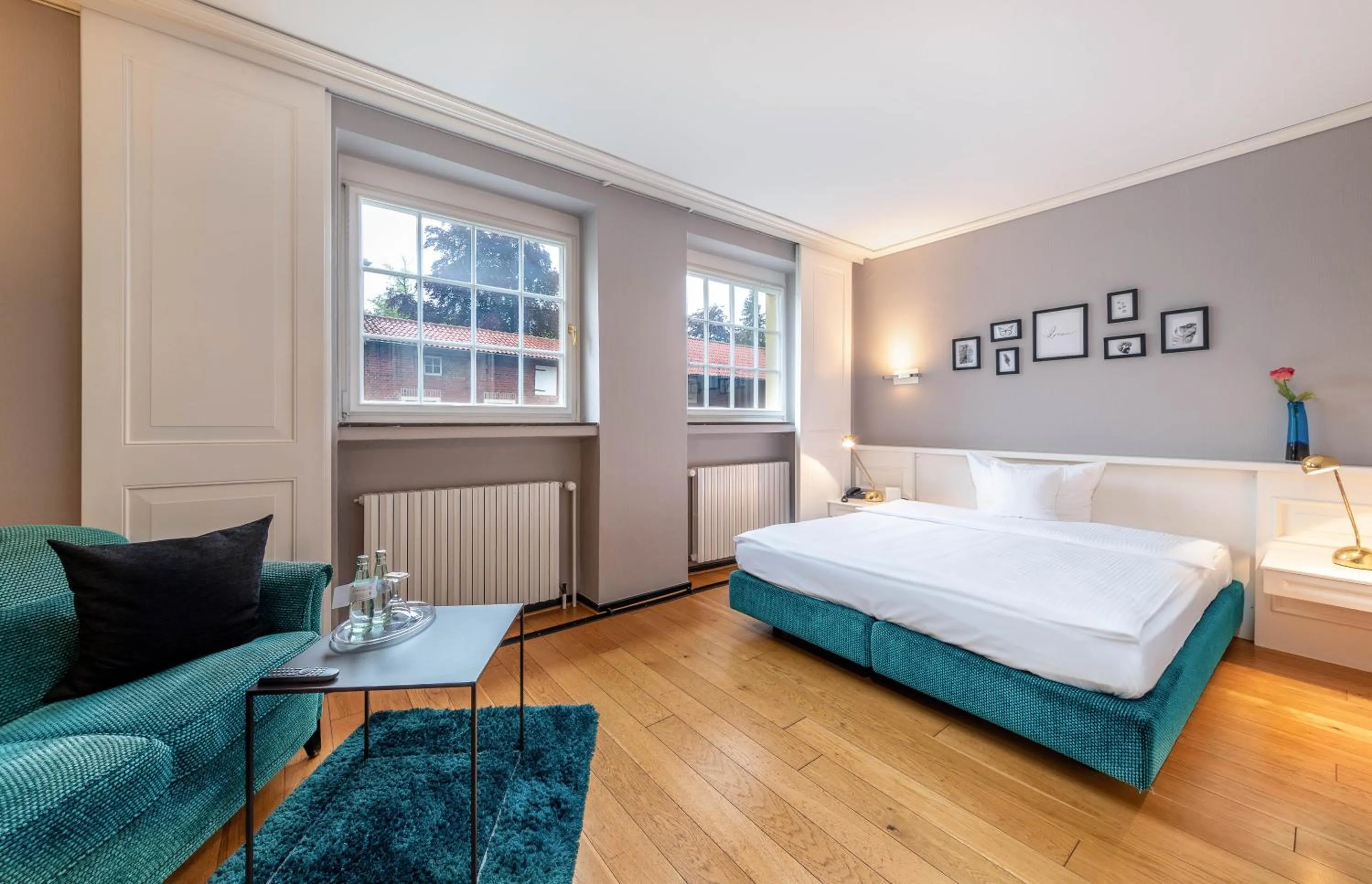 Photo of the whole room, Bed in Hotel Schloss Wilkinghege