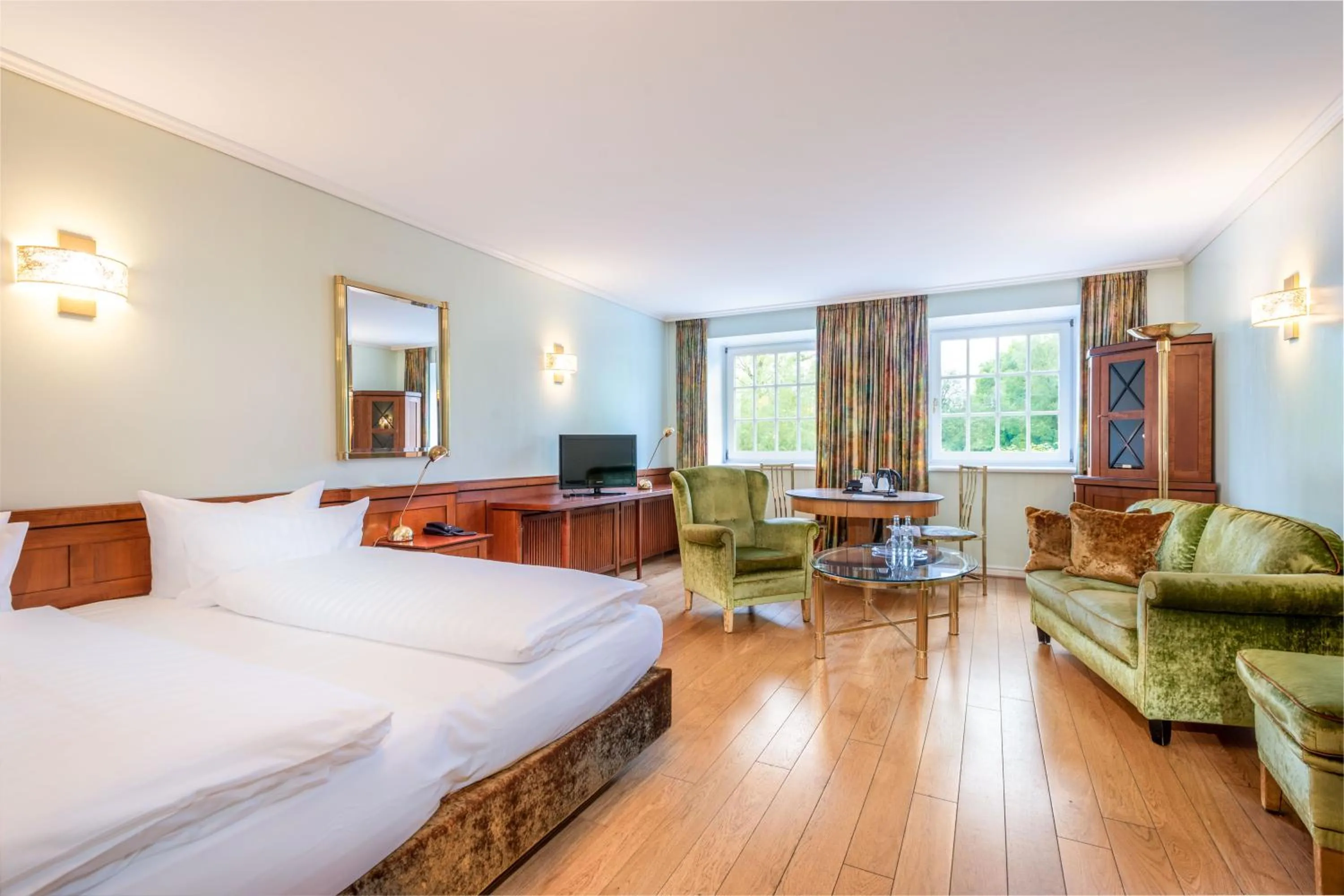 Photo of the whole room, Bed in Hotel Schloss Wilkinghege