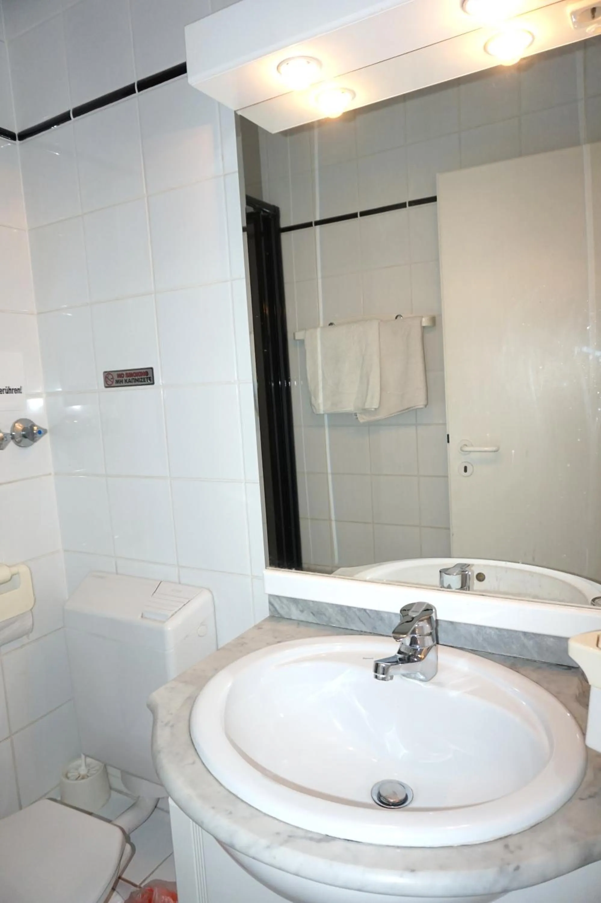 Bathroom in Artus Hotel