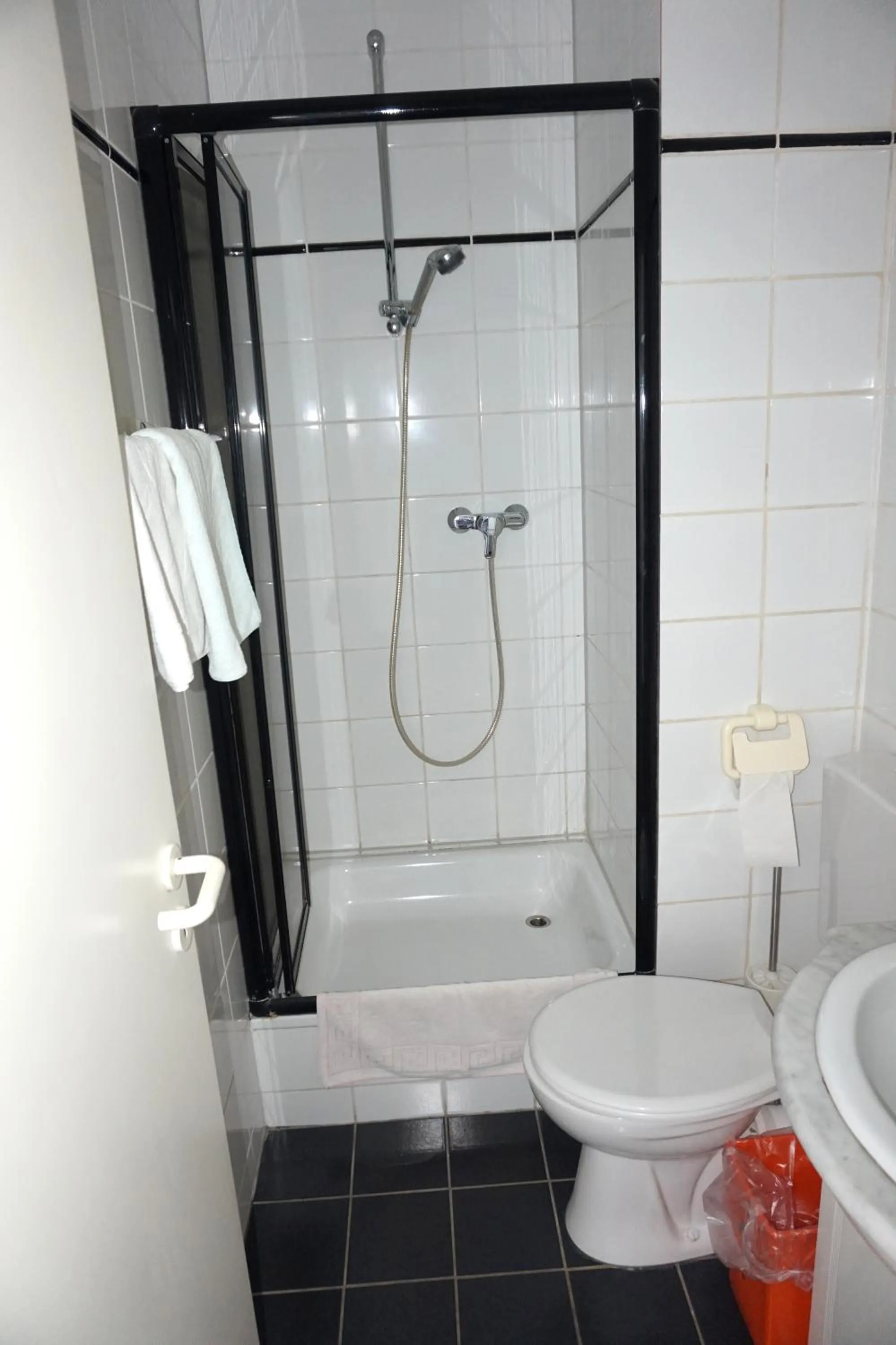 Bathroom in Artus Hotel