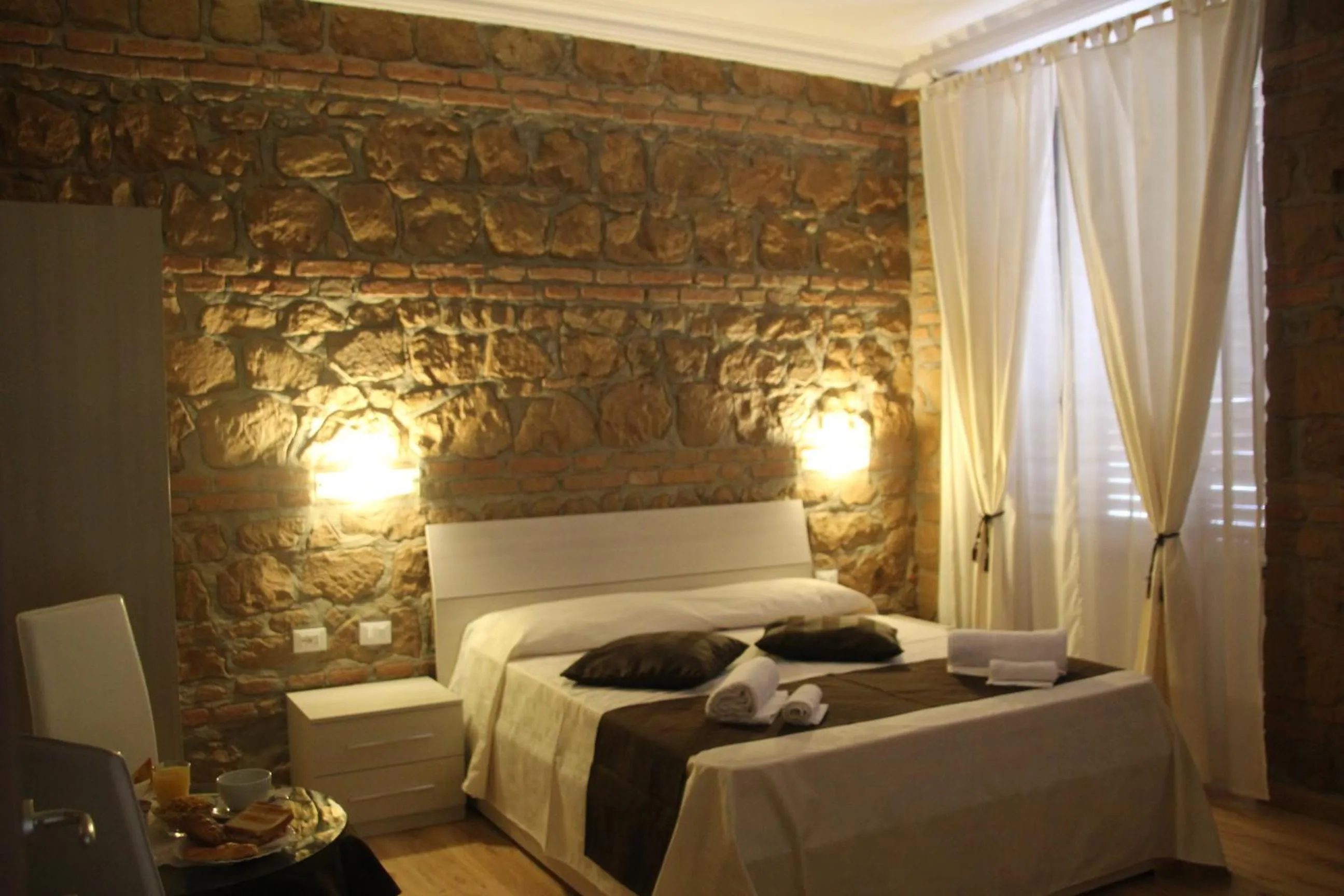 Photo of the whole room, Bed in Freedom Love B&B