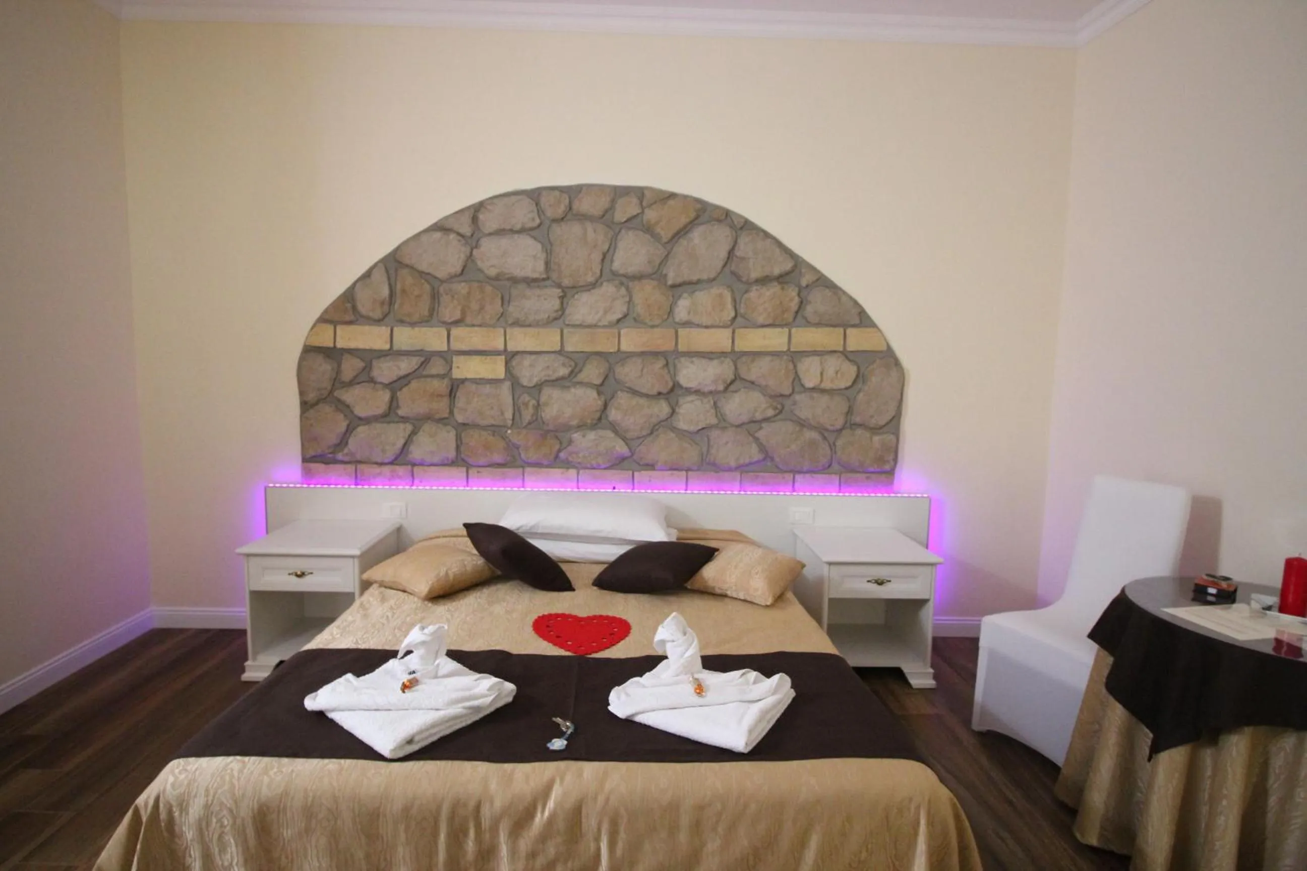 Decorative detail, Bed in Freedom Love B&B